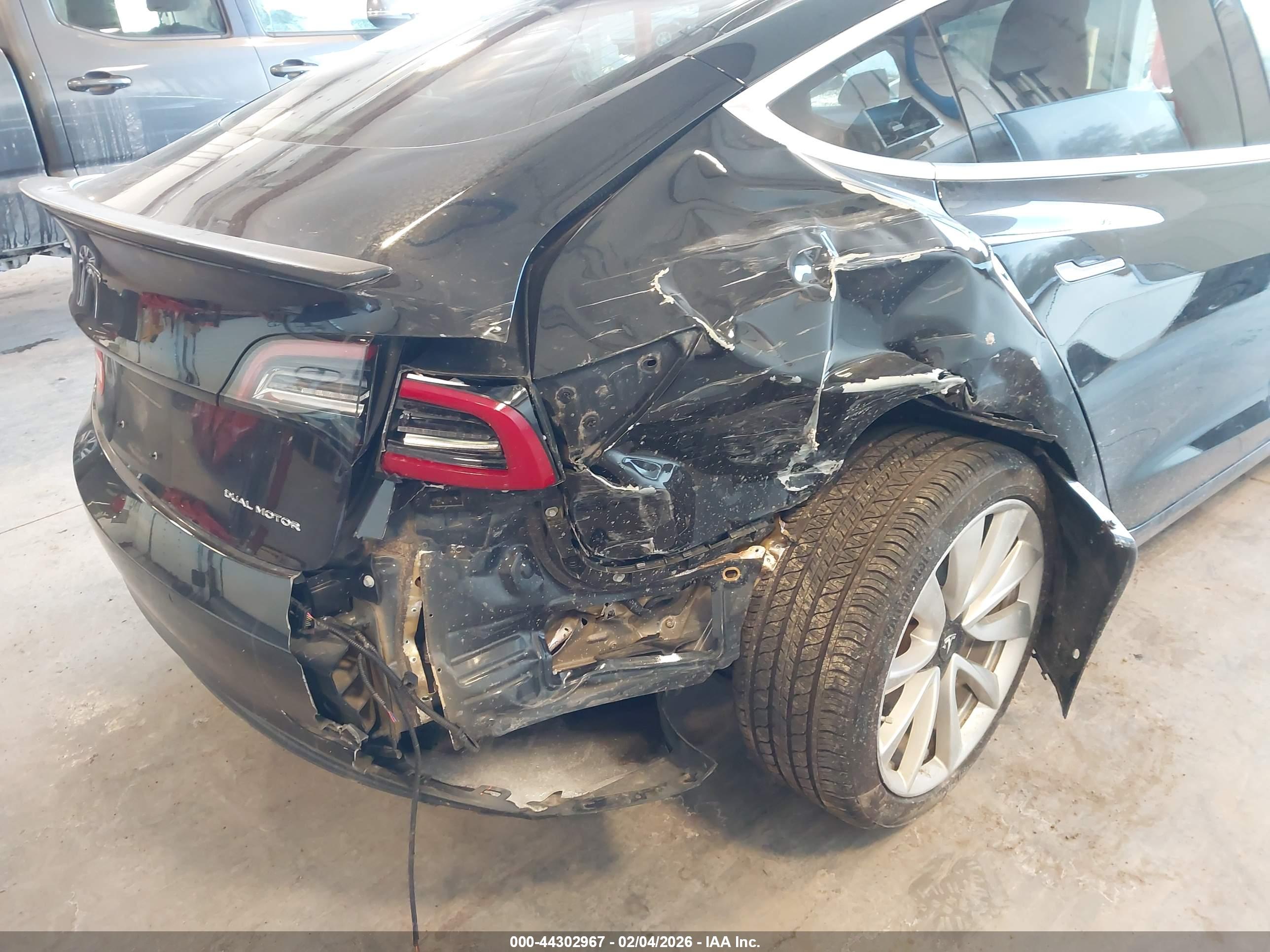 TESLA MODEL image 6