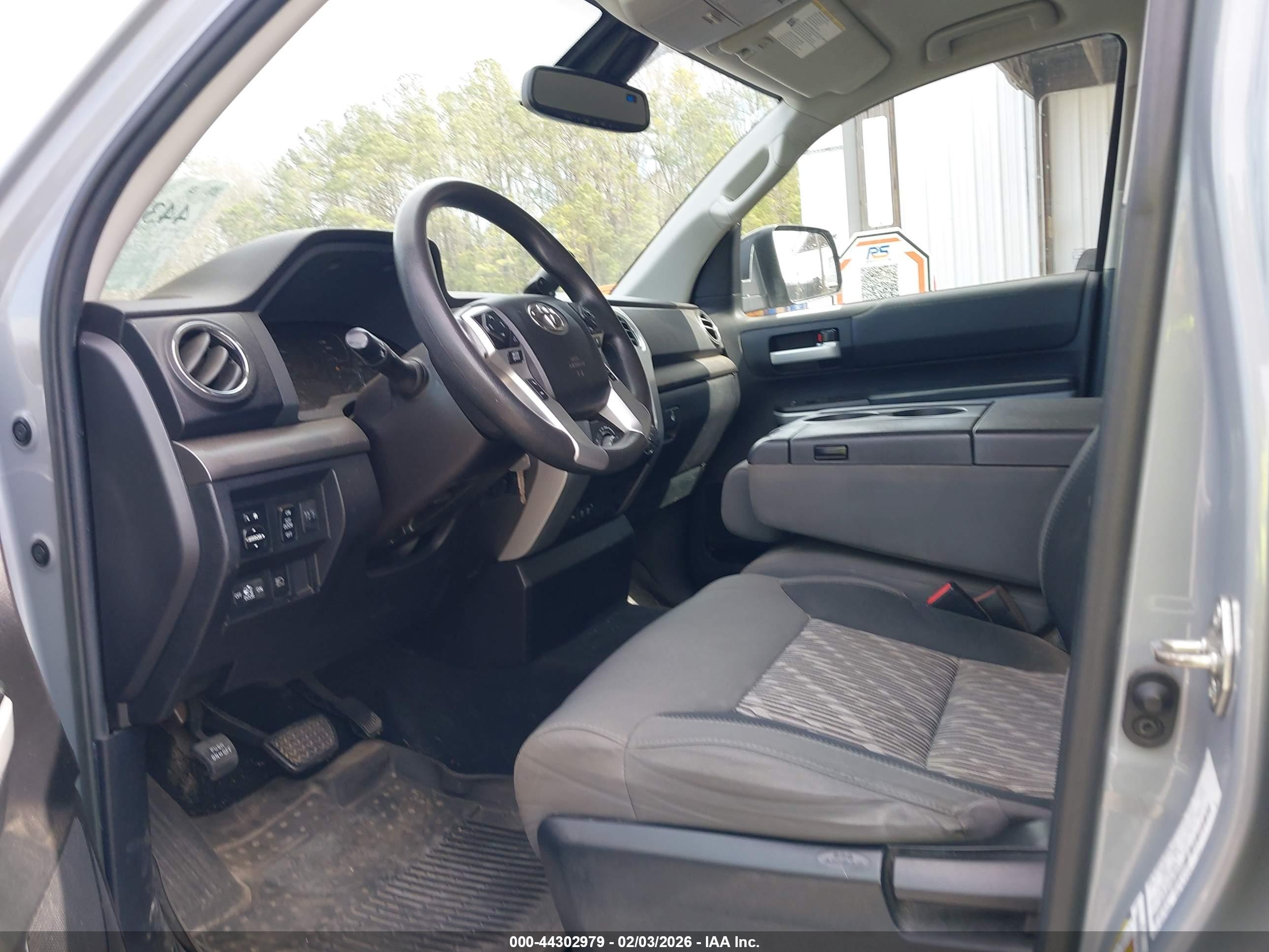 TOYOTA TUNDRA image 5