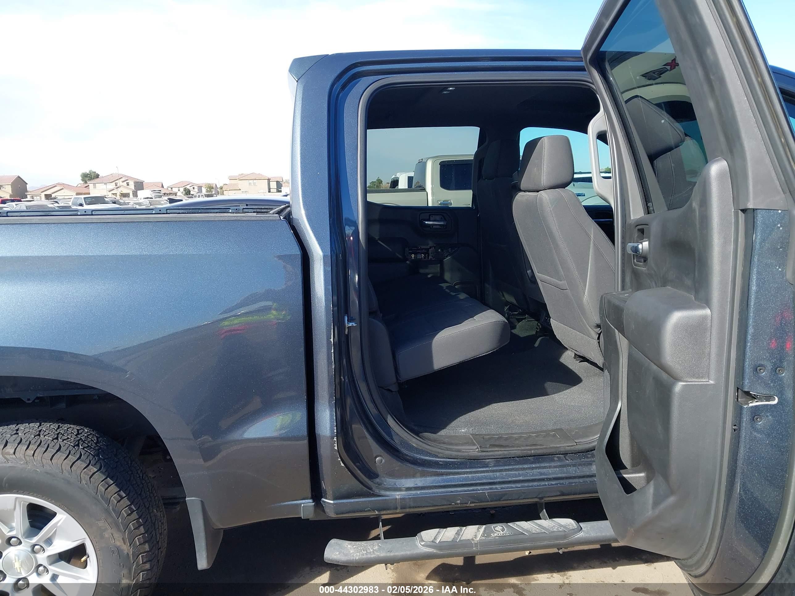CHEVROLET SILVERADO image 8