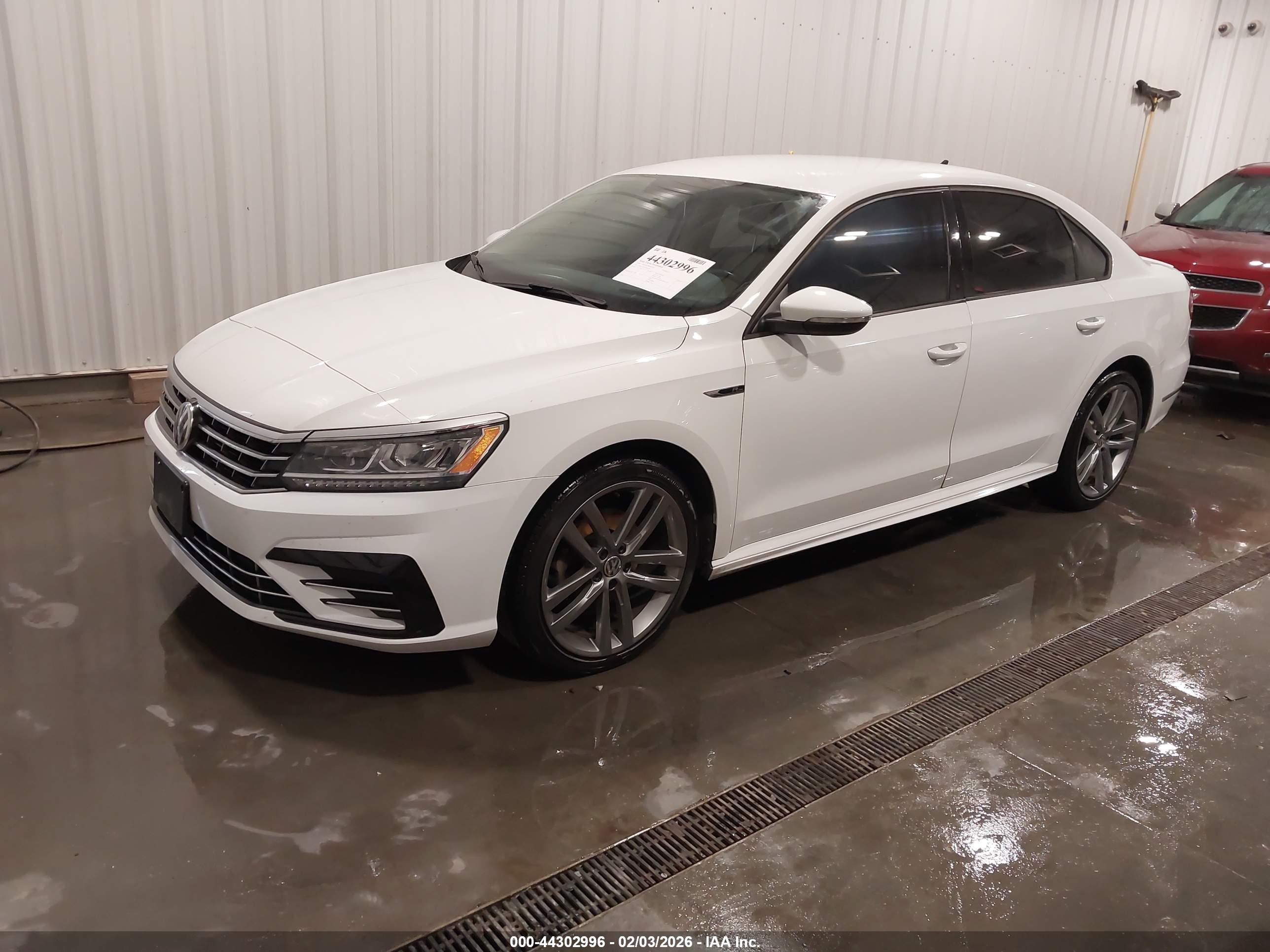 VOLKSWAGEN PASSAT image 2