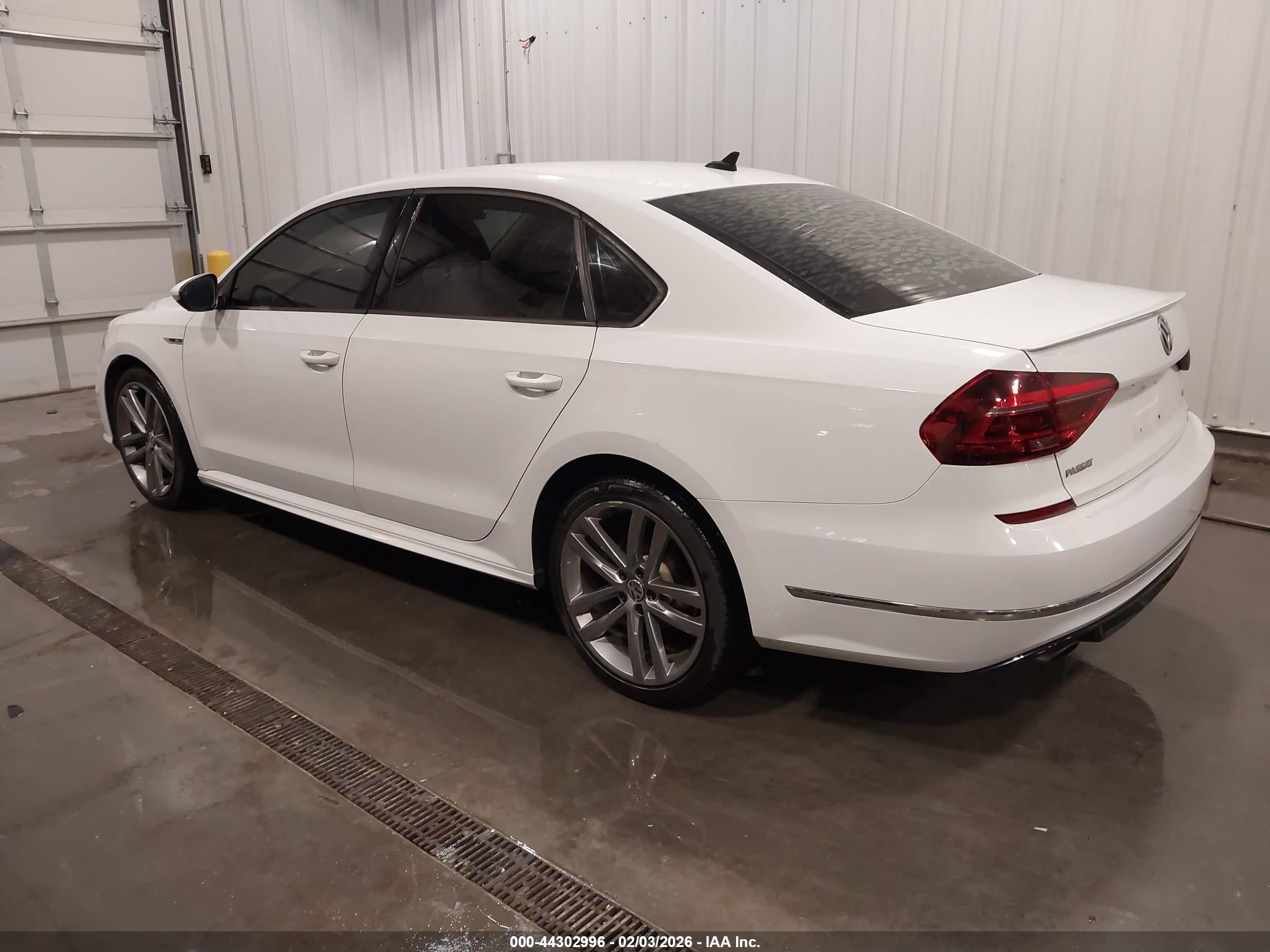 VOLKSWAGEN PASSAT image 3