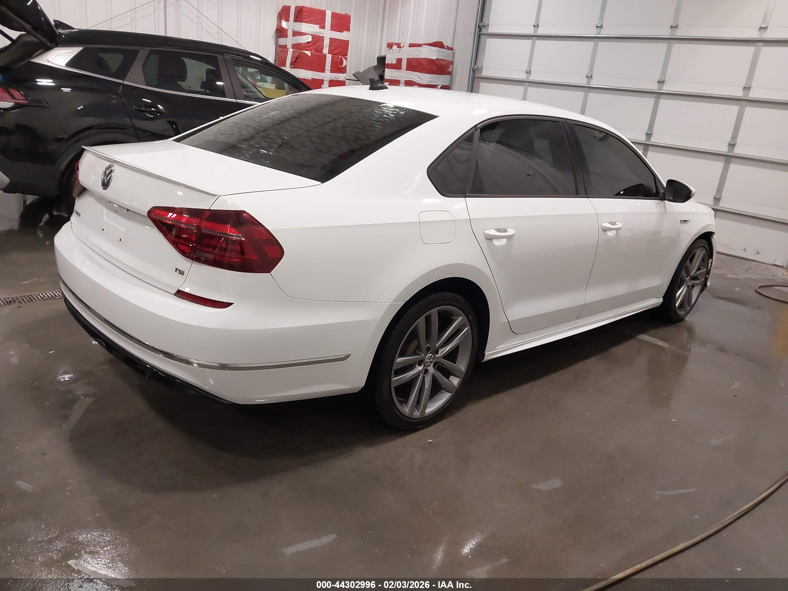 VOLKSWAGEN PASSAT image 4