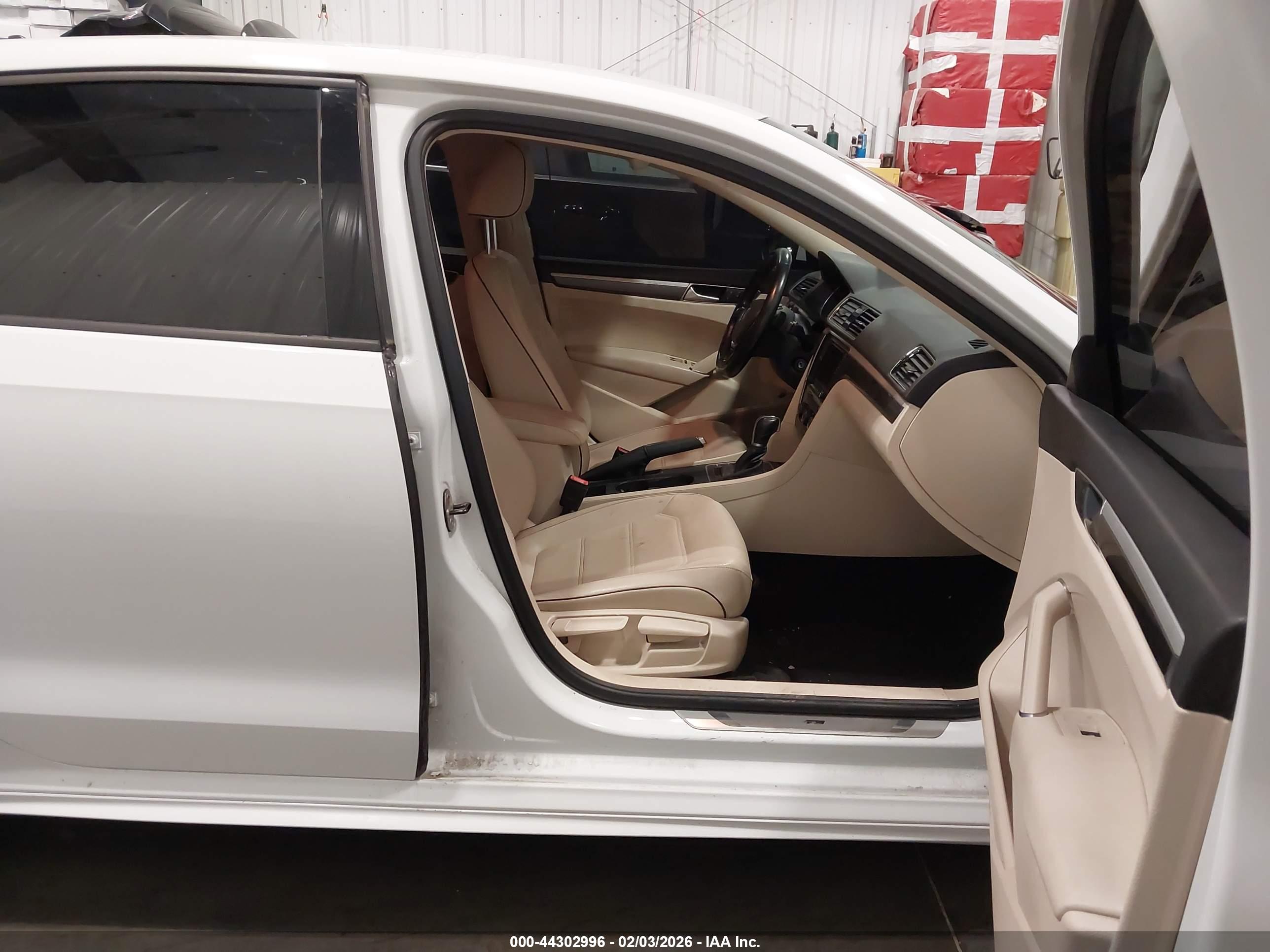 VOLKSWAGEN PASSAT image 5