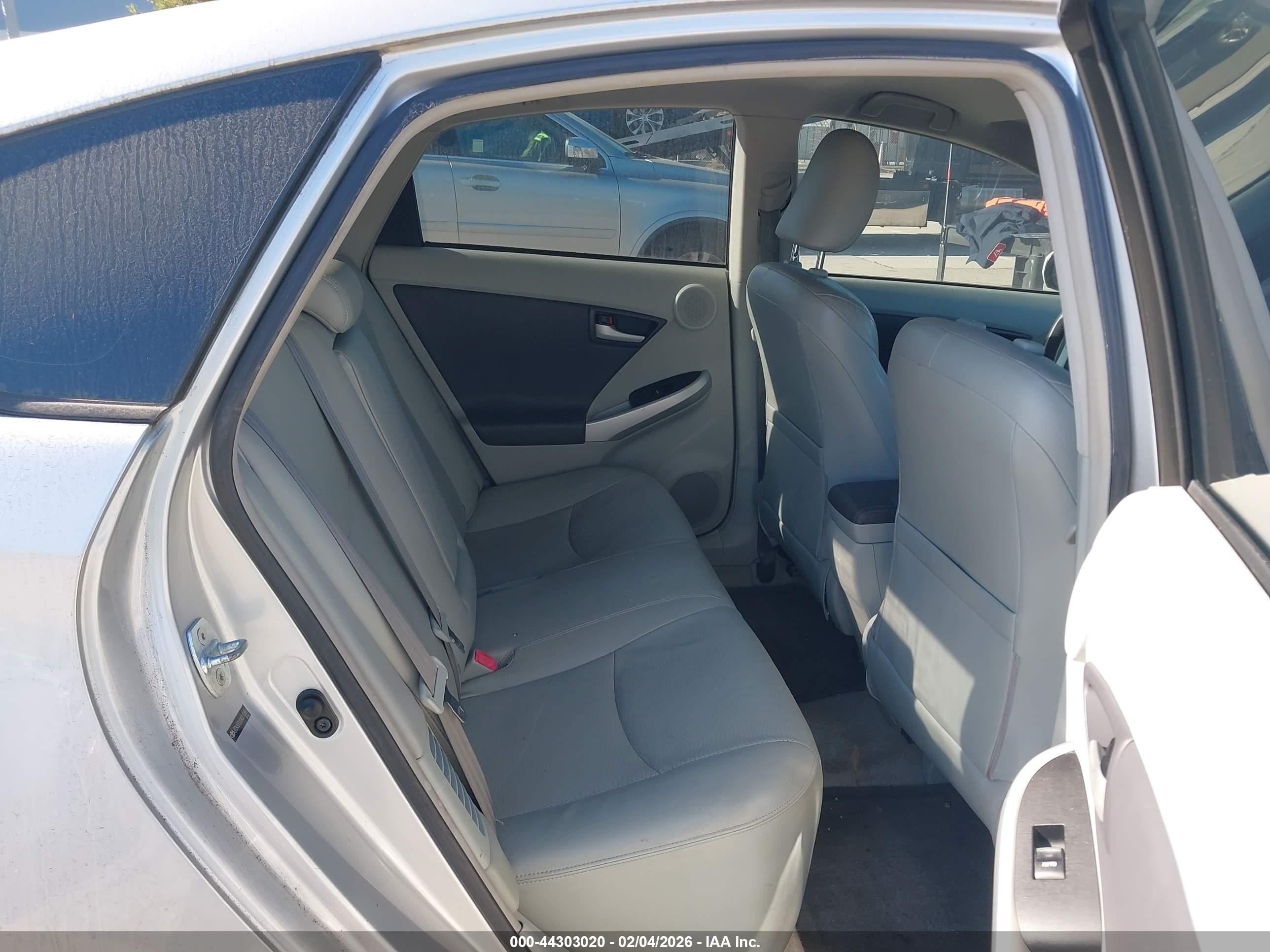 TOYOTA PRIUS image 8