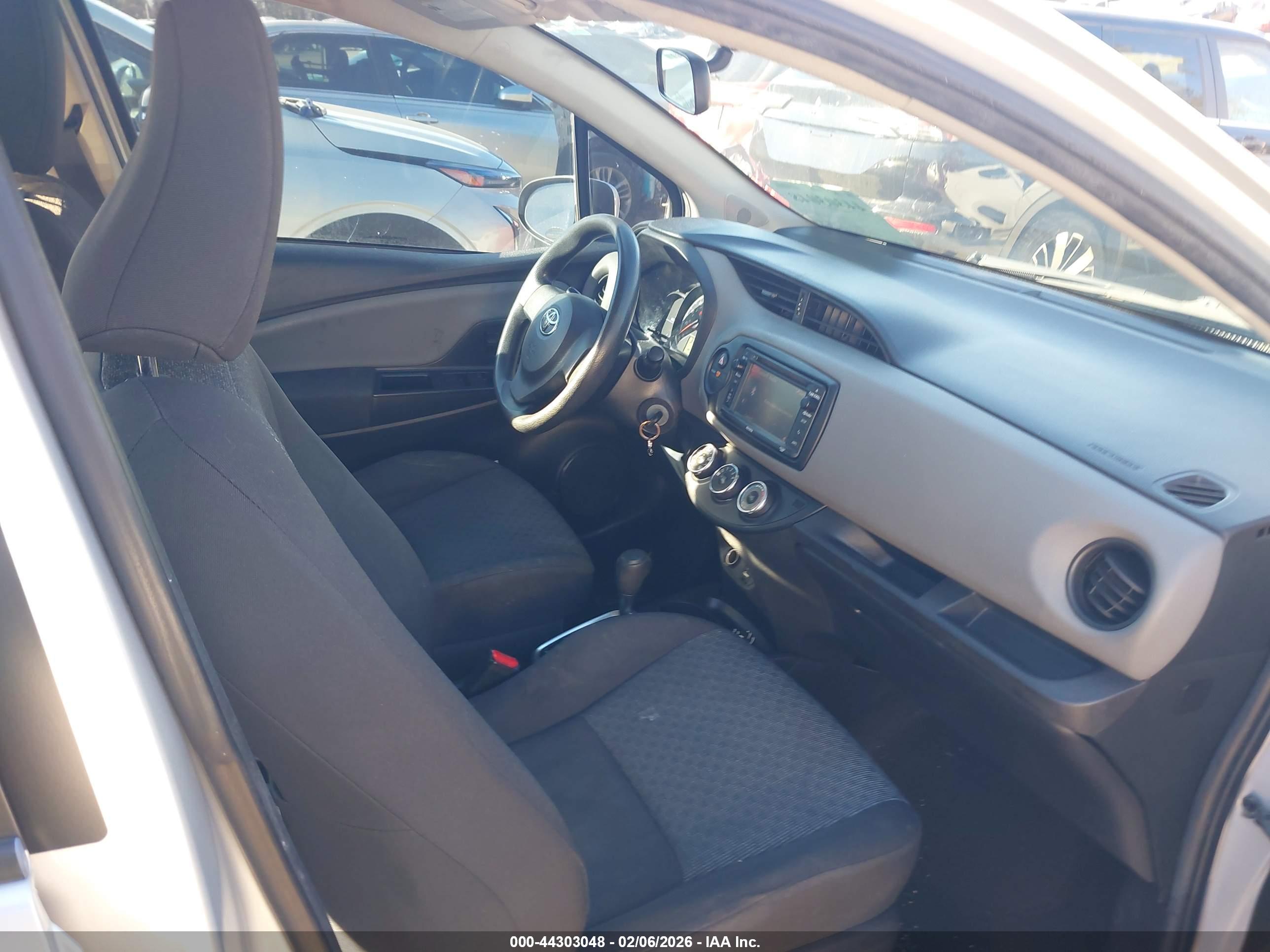 TOYOTA YARIS image 5