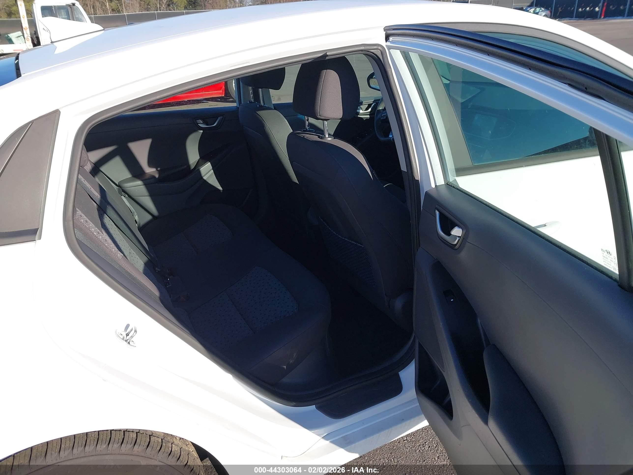 HYUNDAI IONIQ image 8
