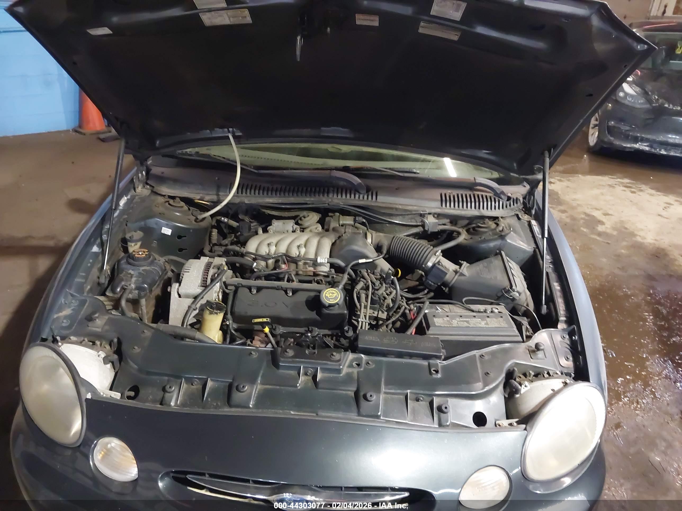 FORD TAURUS image 10