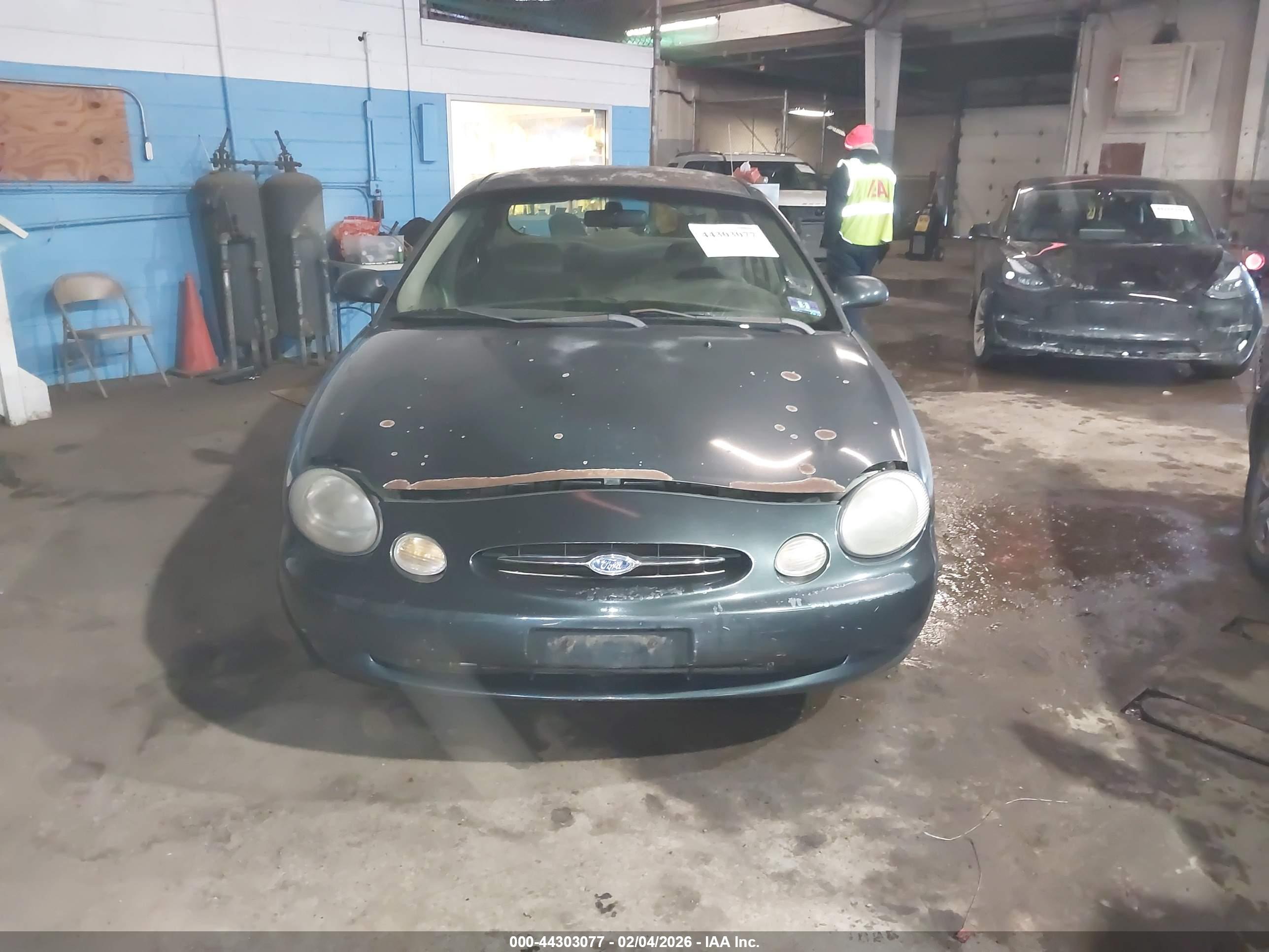 FORD TAURUS image 6