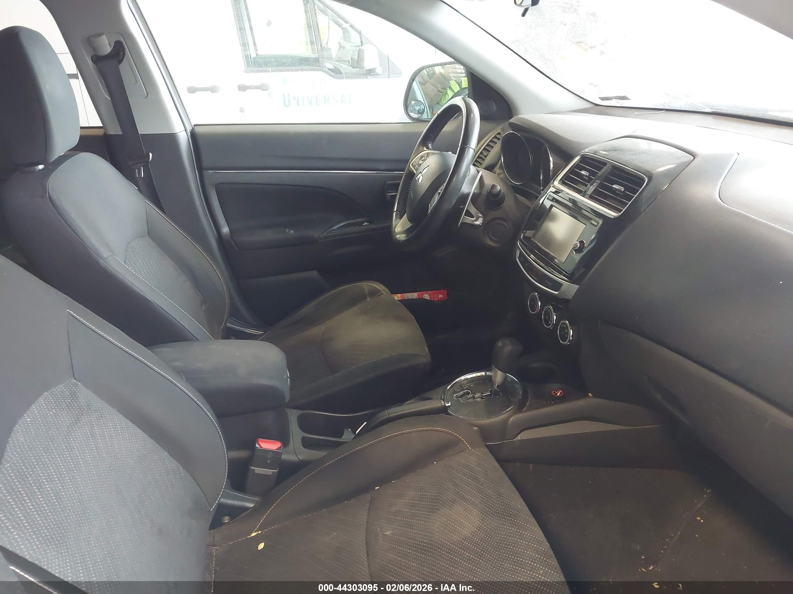 MITSUBISHI OUTLANDER image 5