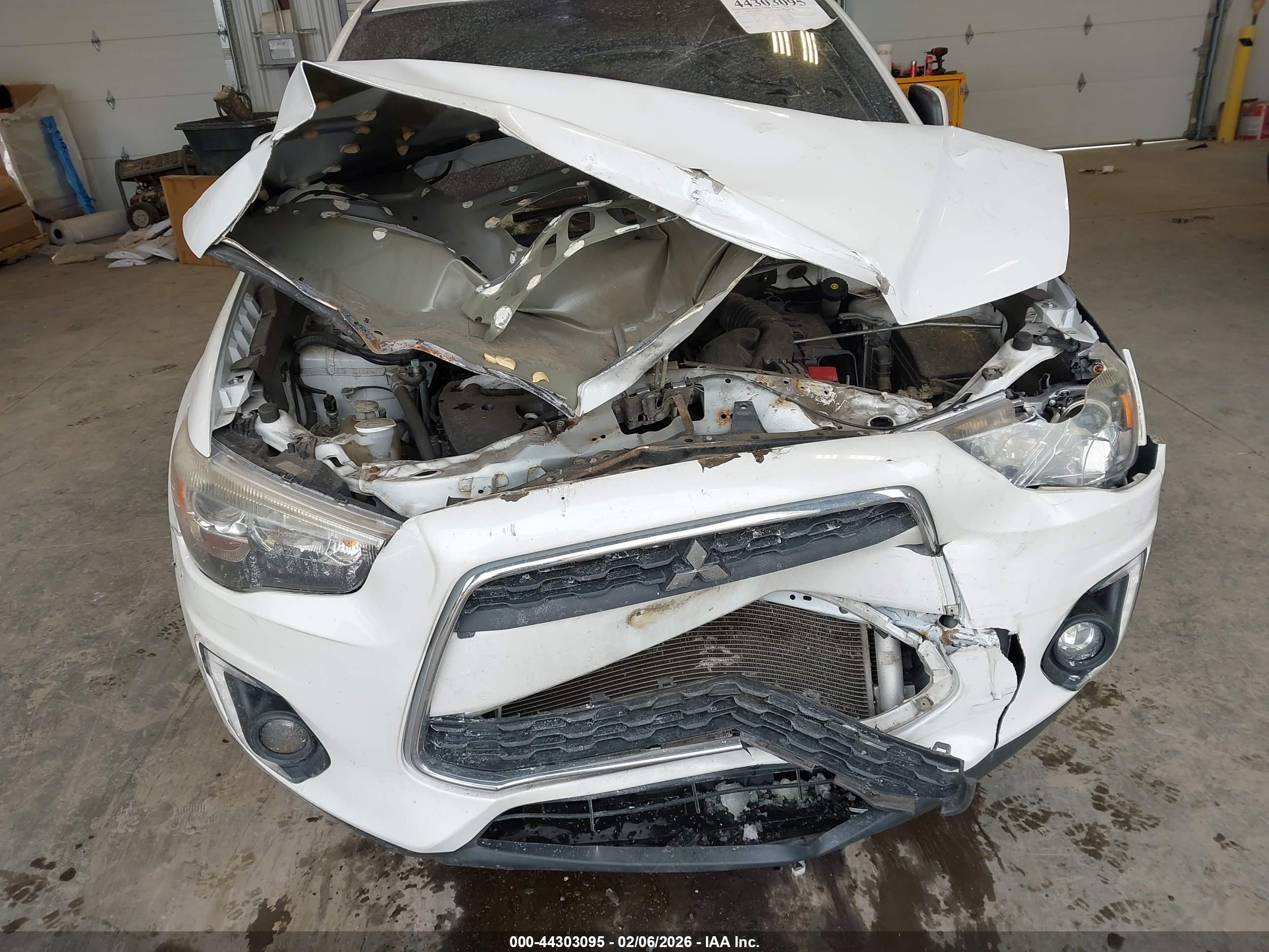 MITSUBISHI OUTLANDER image 6