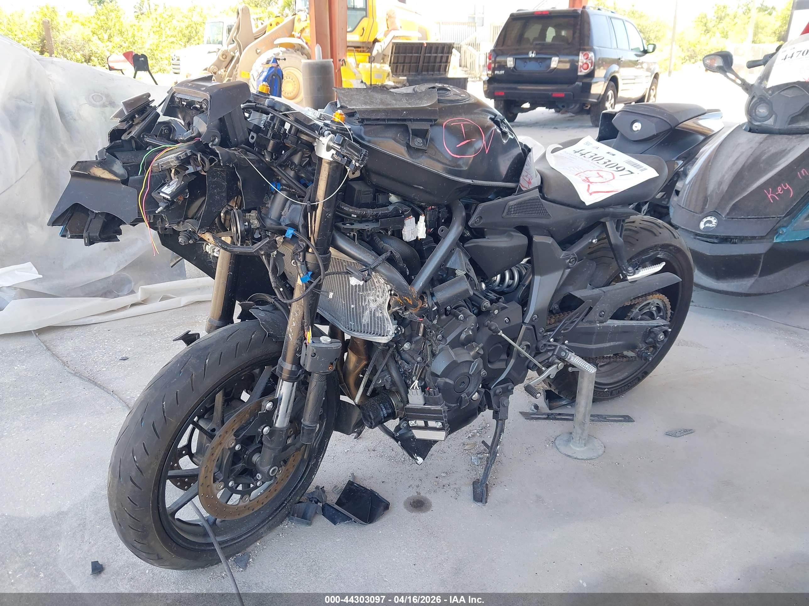 YAMAHA YZFR7 image 2