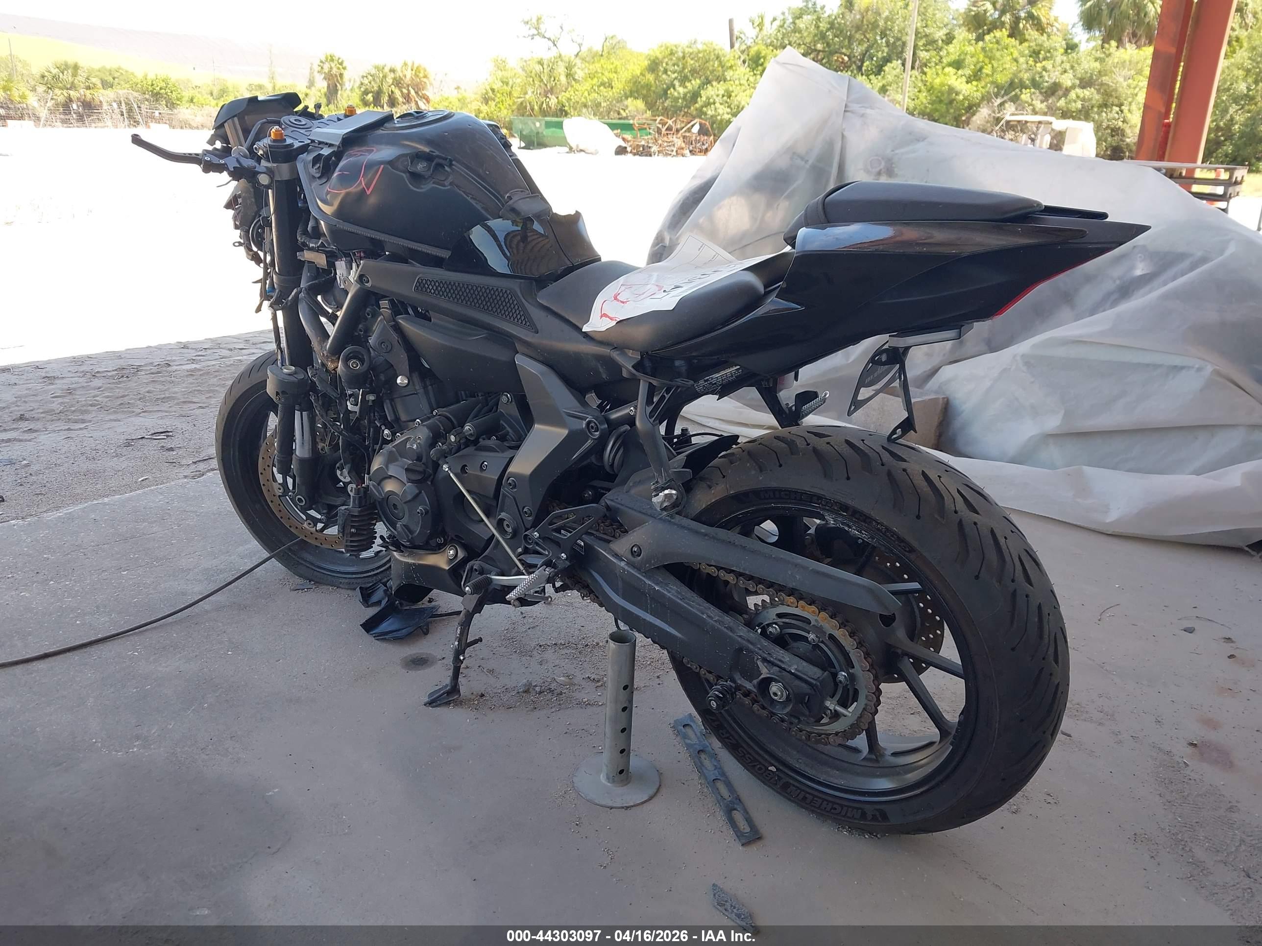 YAMAHA YZFR7 image 3