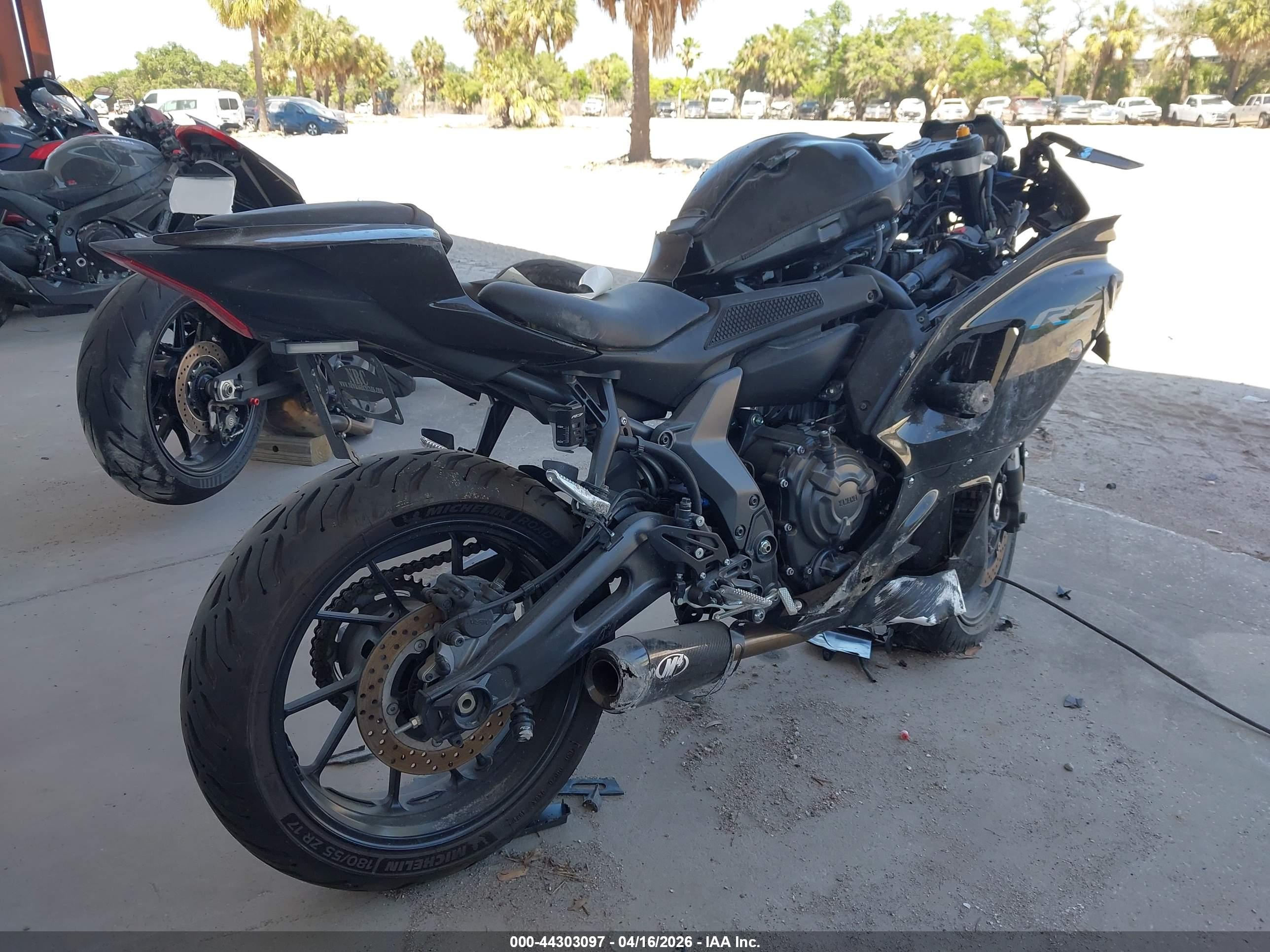 YAMAHA YZFR7 image 4