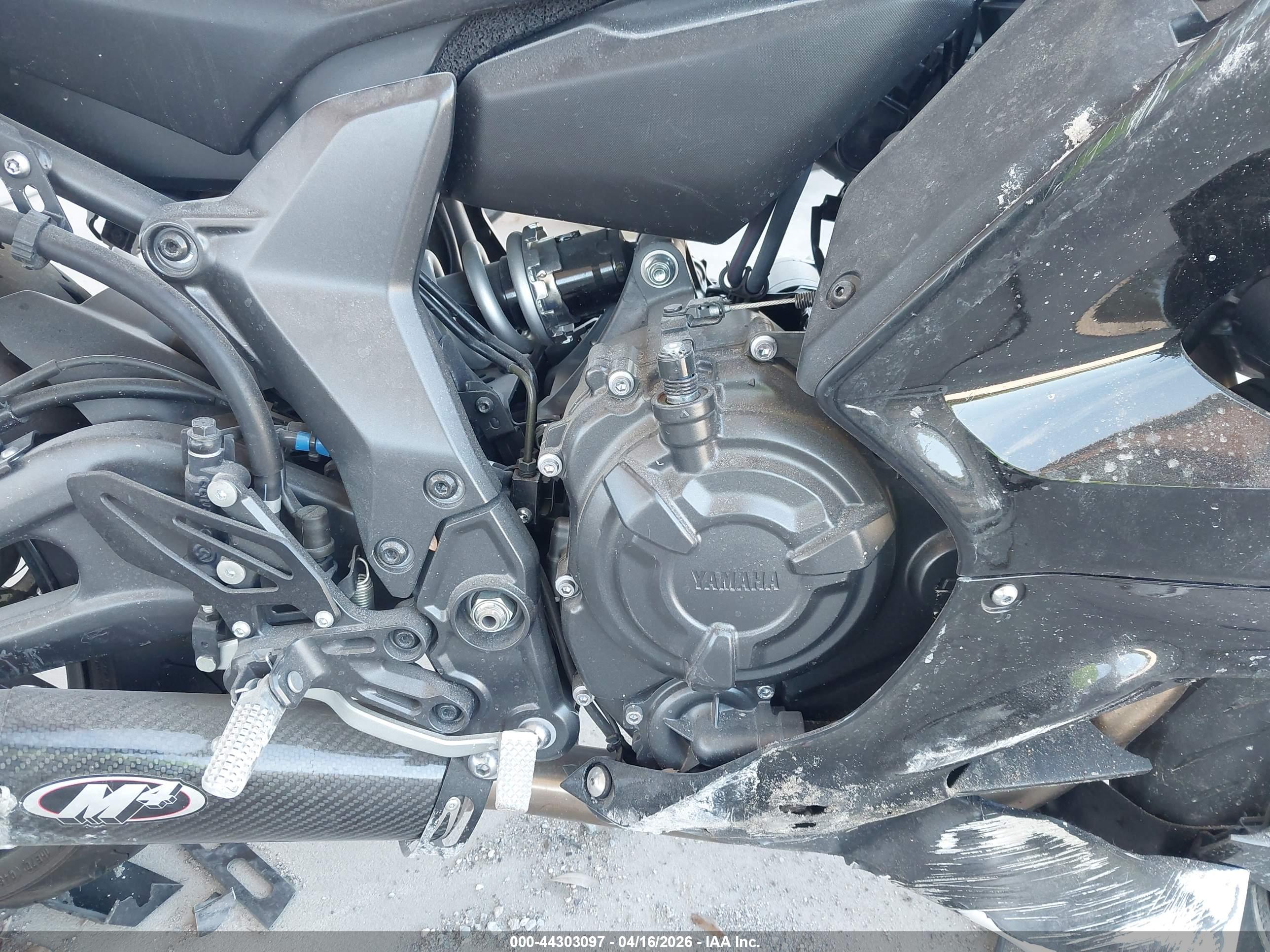 YAMAHA YZFR7 image 8