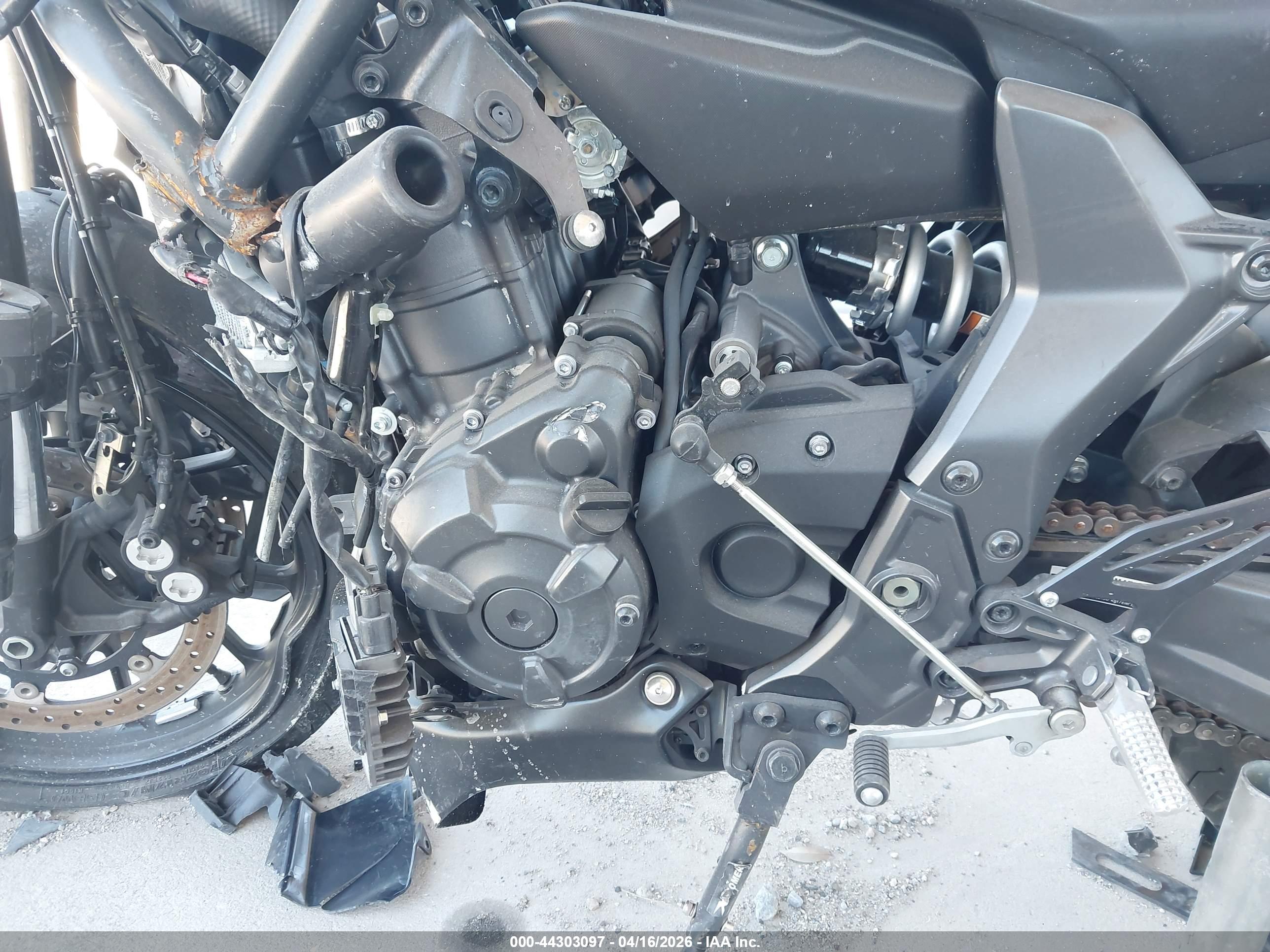 YAMAHA YZFR7 image 9