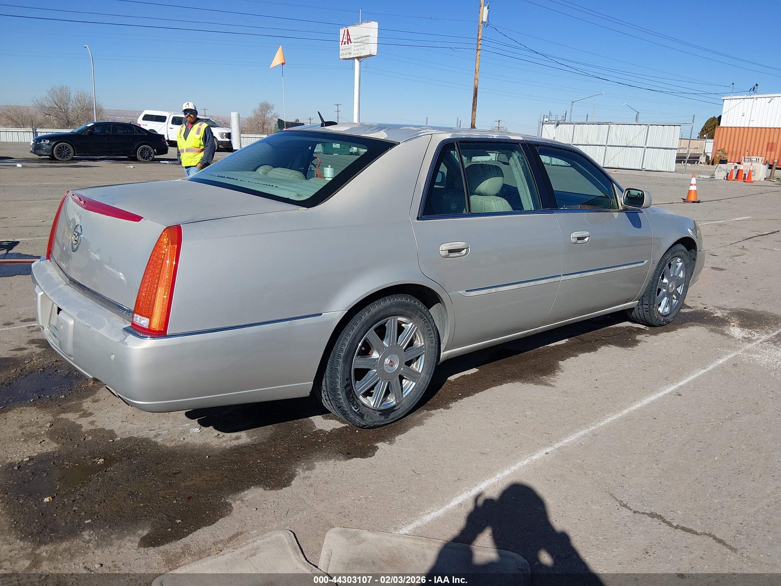 CADILLAC DTS image 4