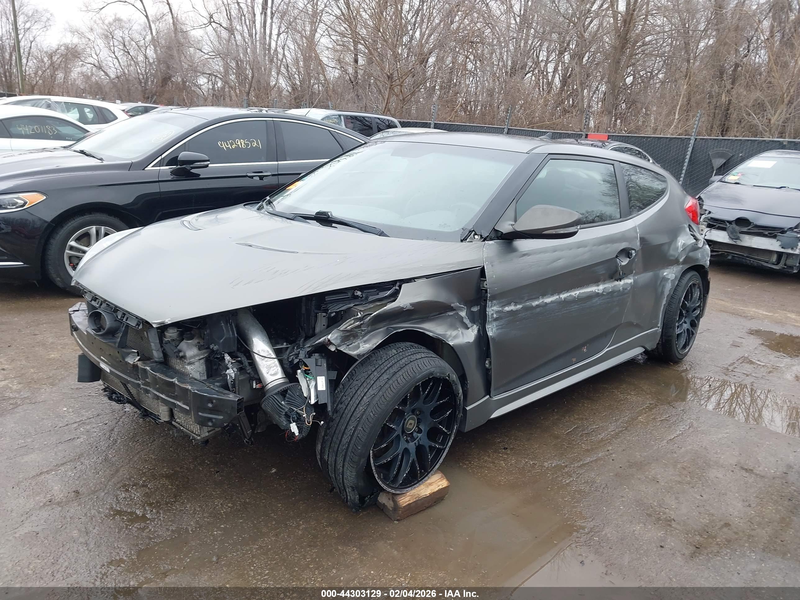 HYUNDAI VELOSTER image 2