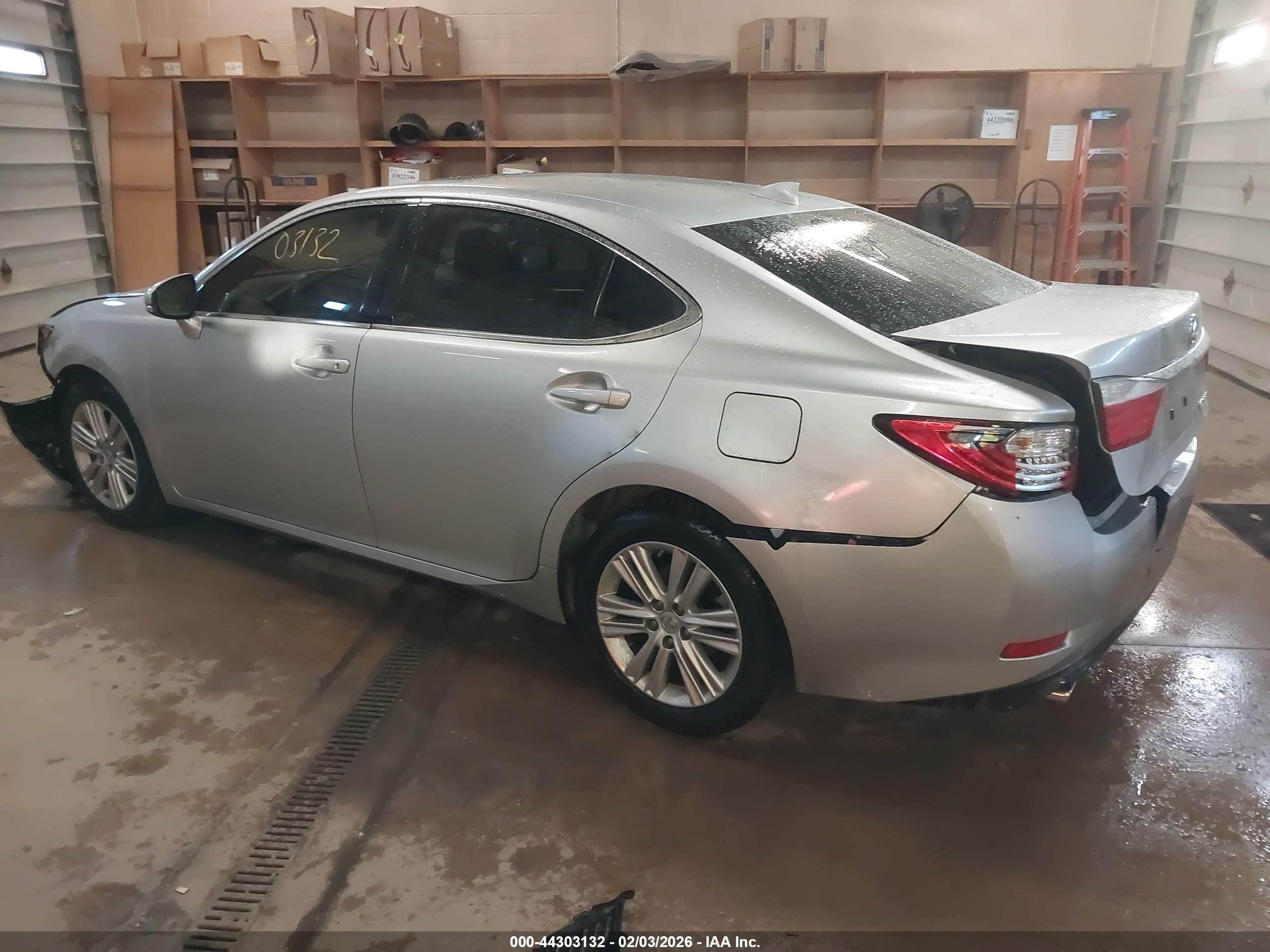 LEXUS ES image 3