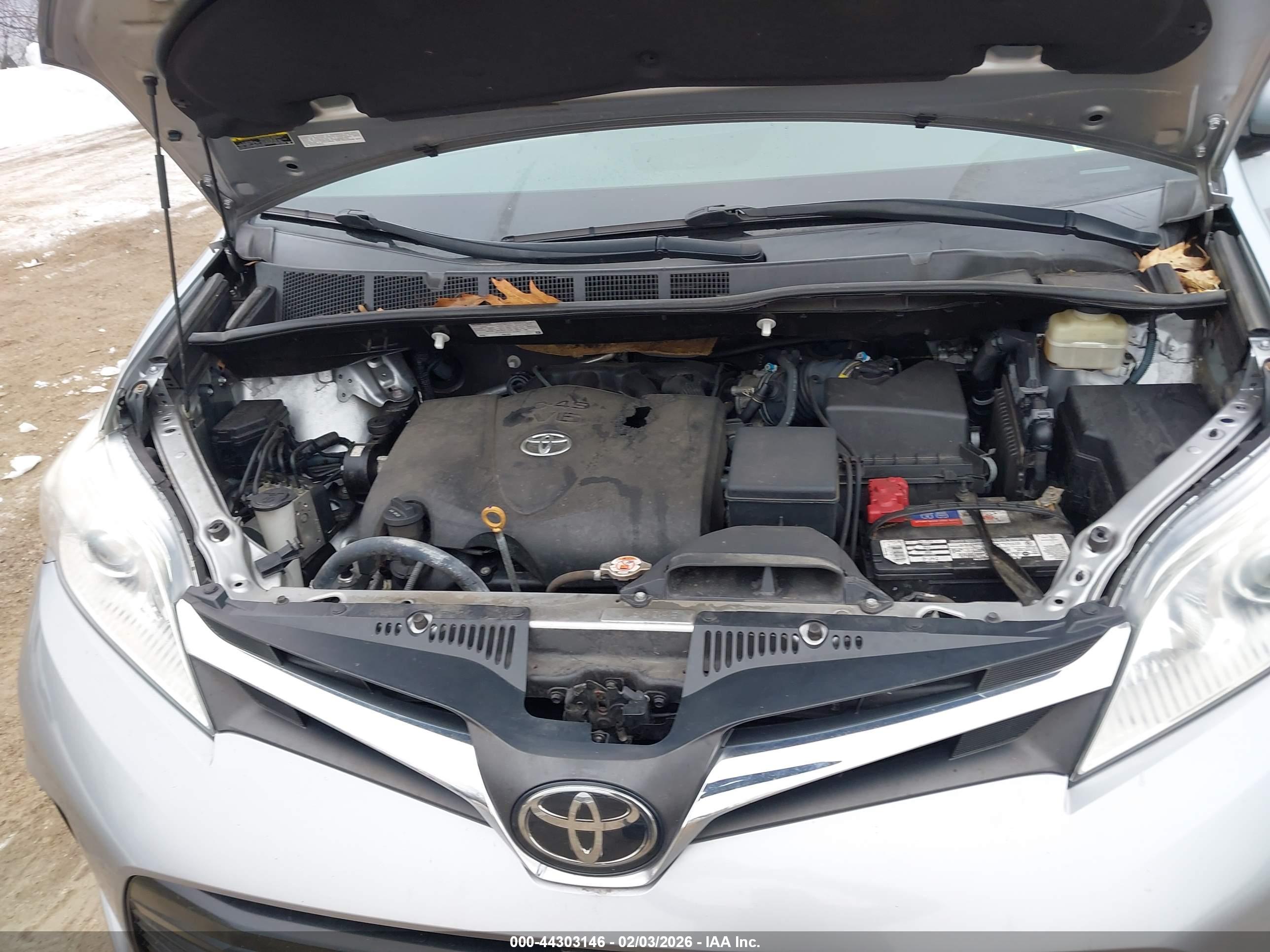 TOYOTA SIENNA image 10