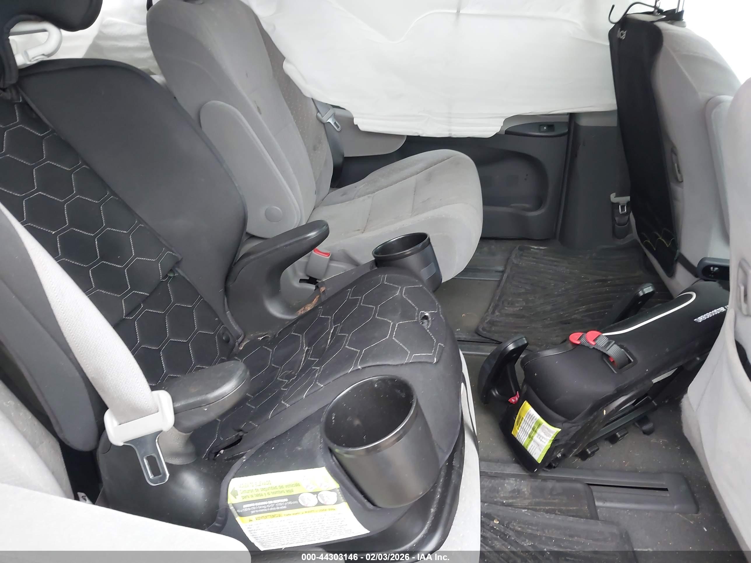 TOYOTA SIENNA image 8