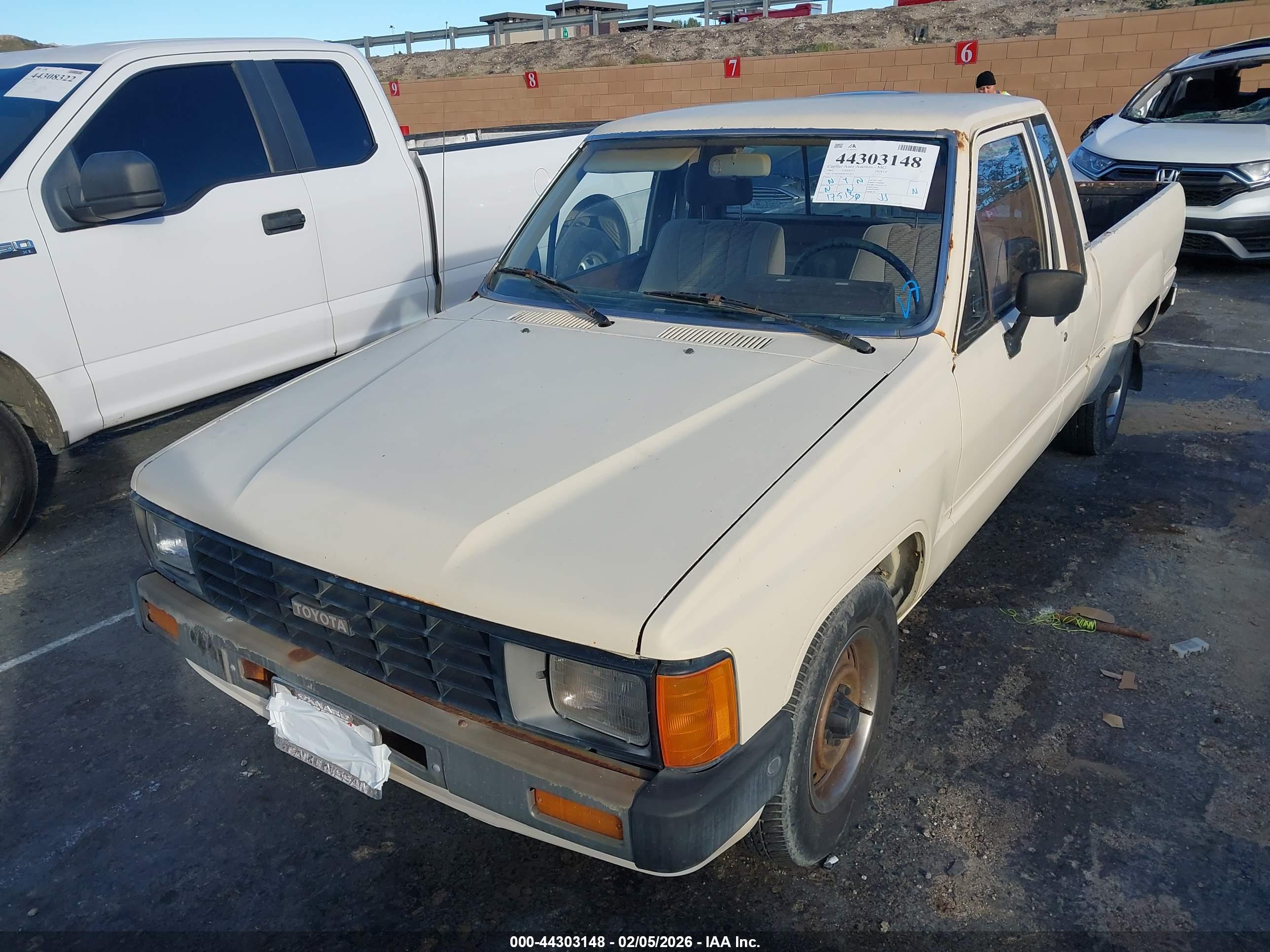 TOYOTA PICKUP image 2