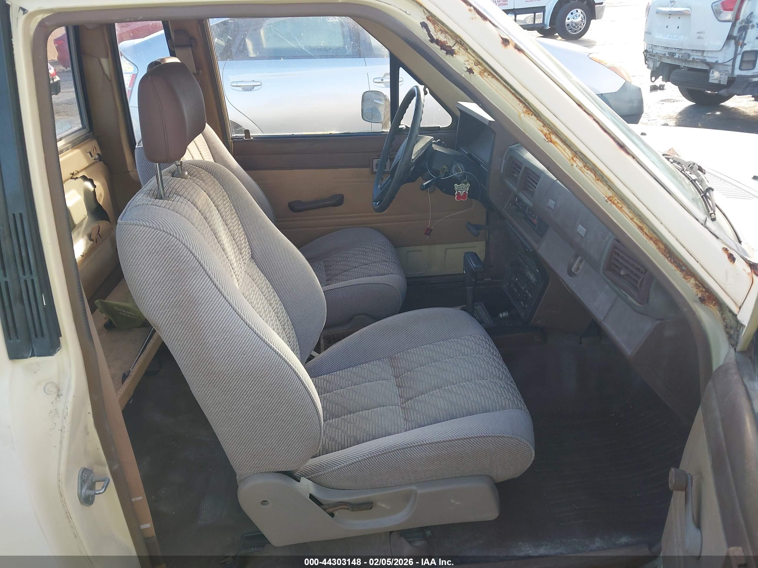 TOYOTA PICKUP image 5