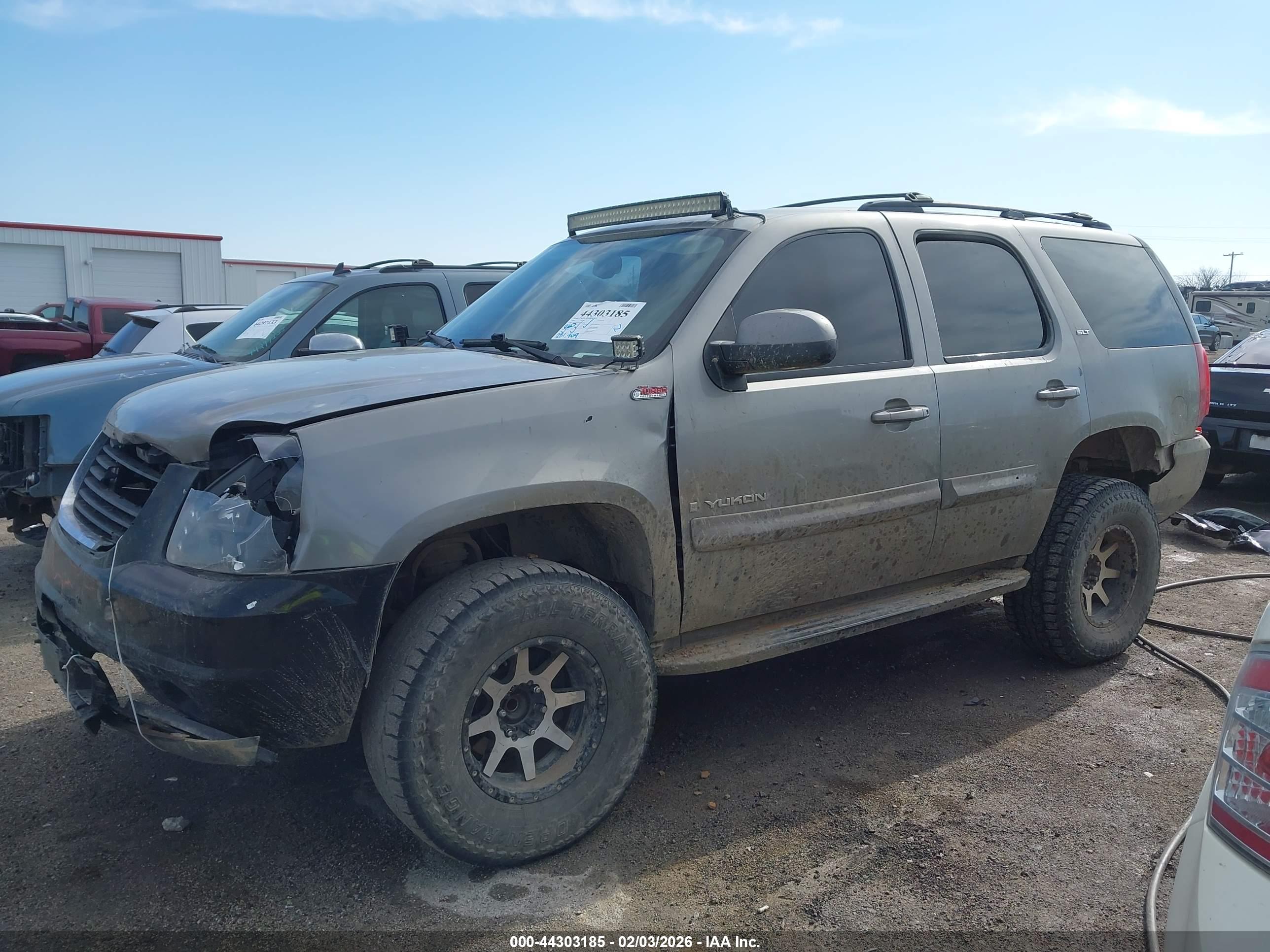 GMC YUKON image 2