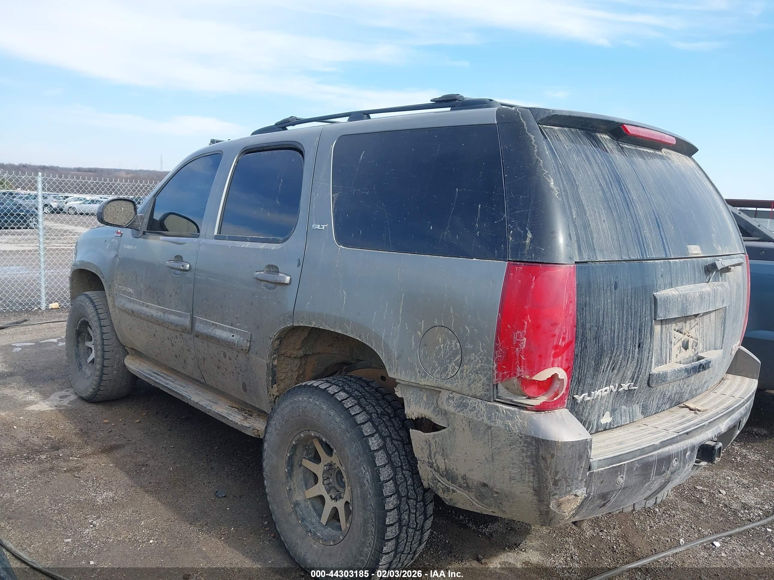 GMC YUKON image 3