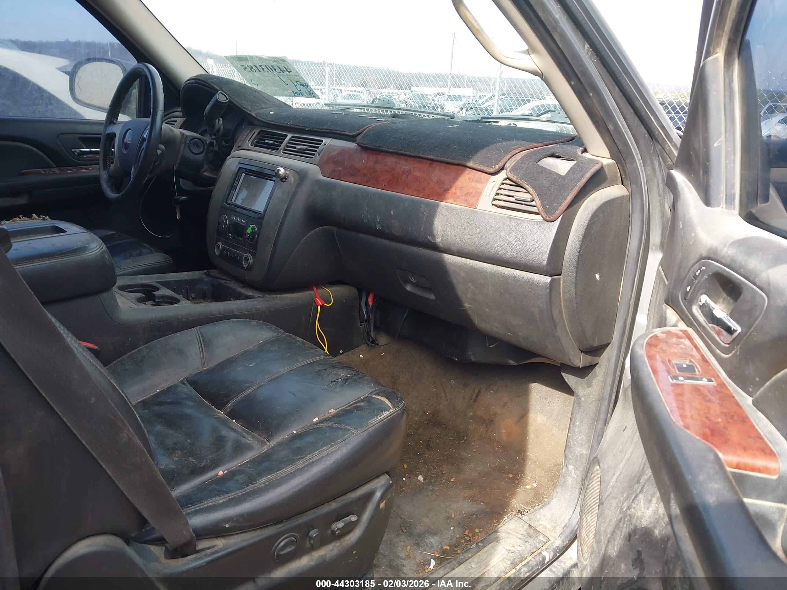 GMC YUKON image 5