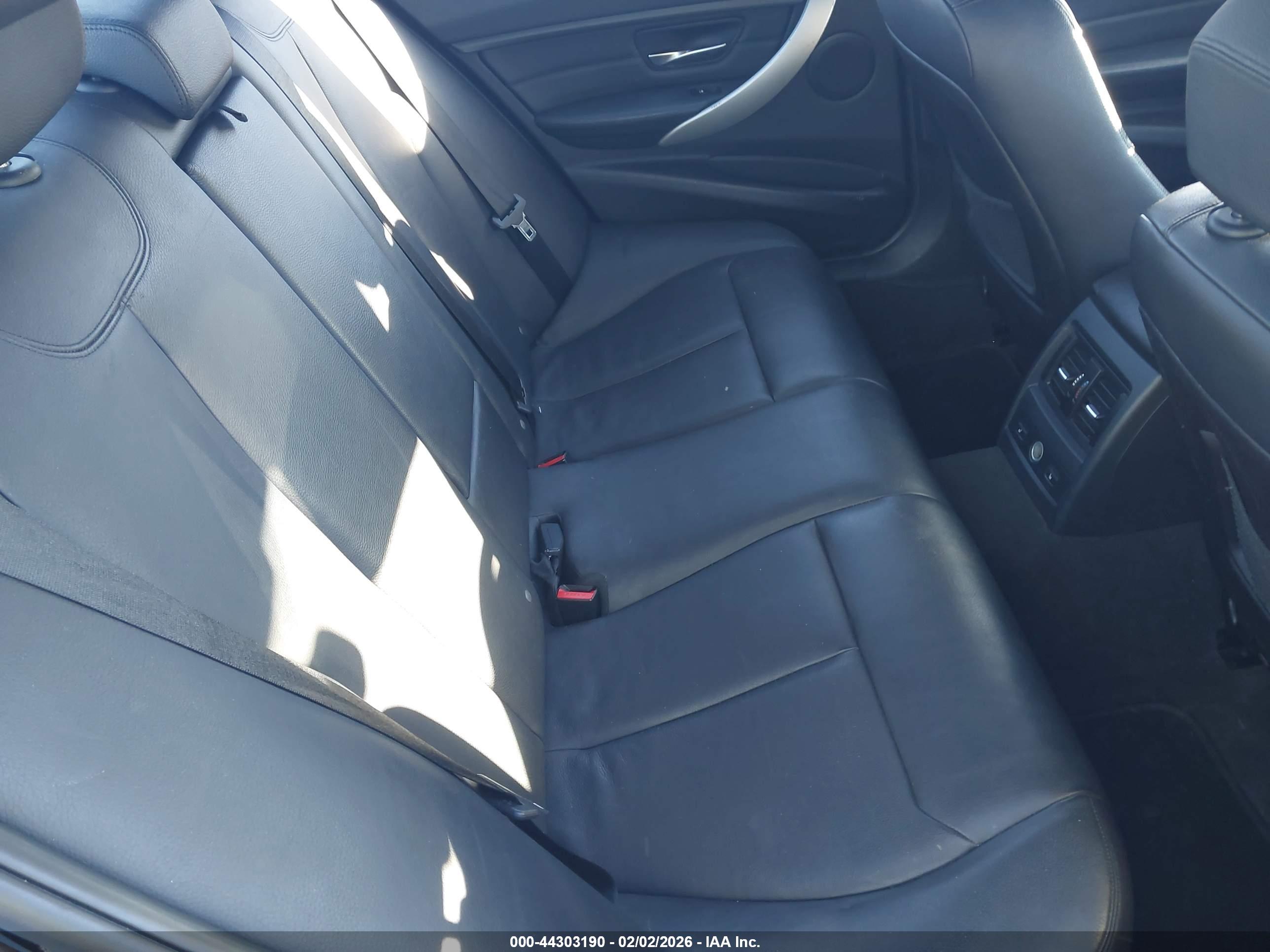 BMW 320I image 8