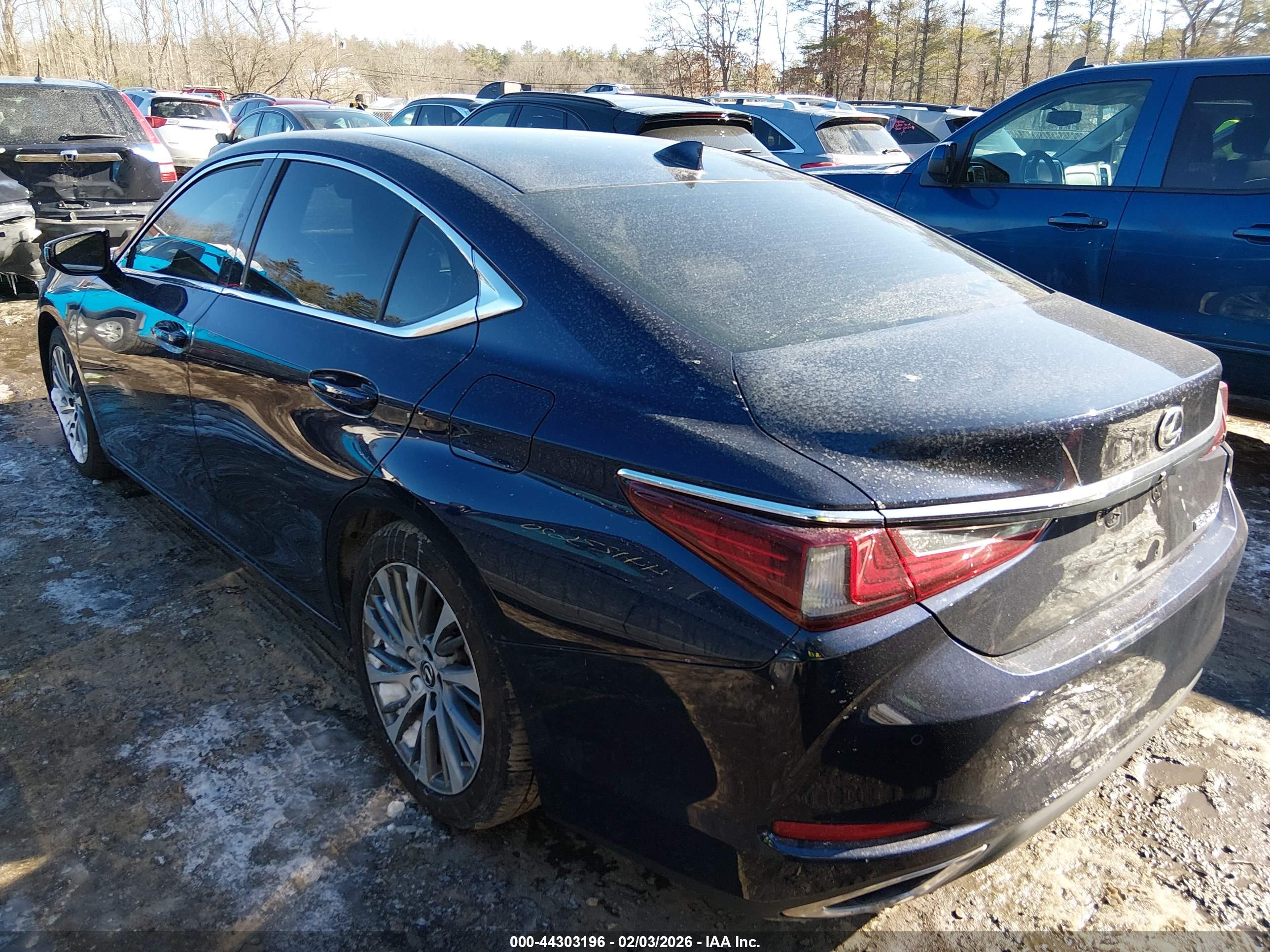 LEXUS ES image 3