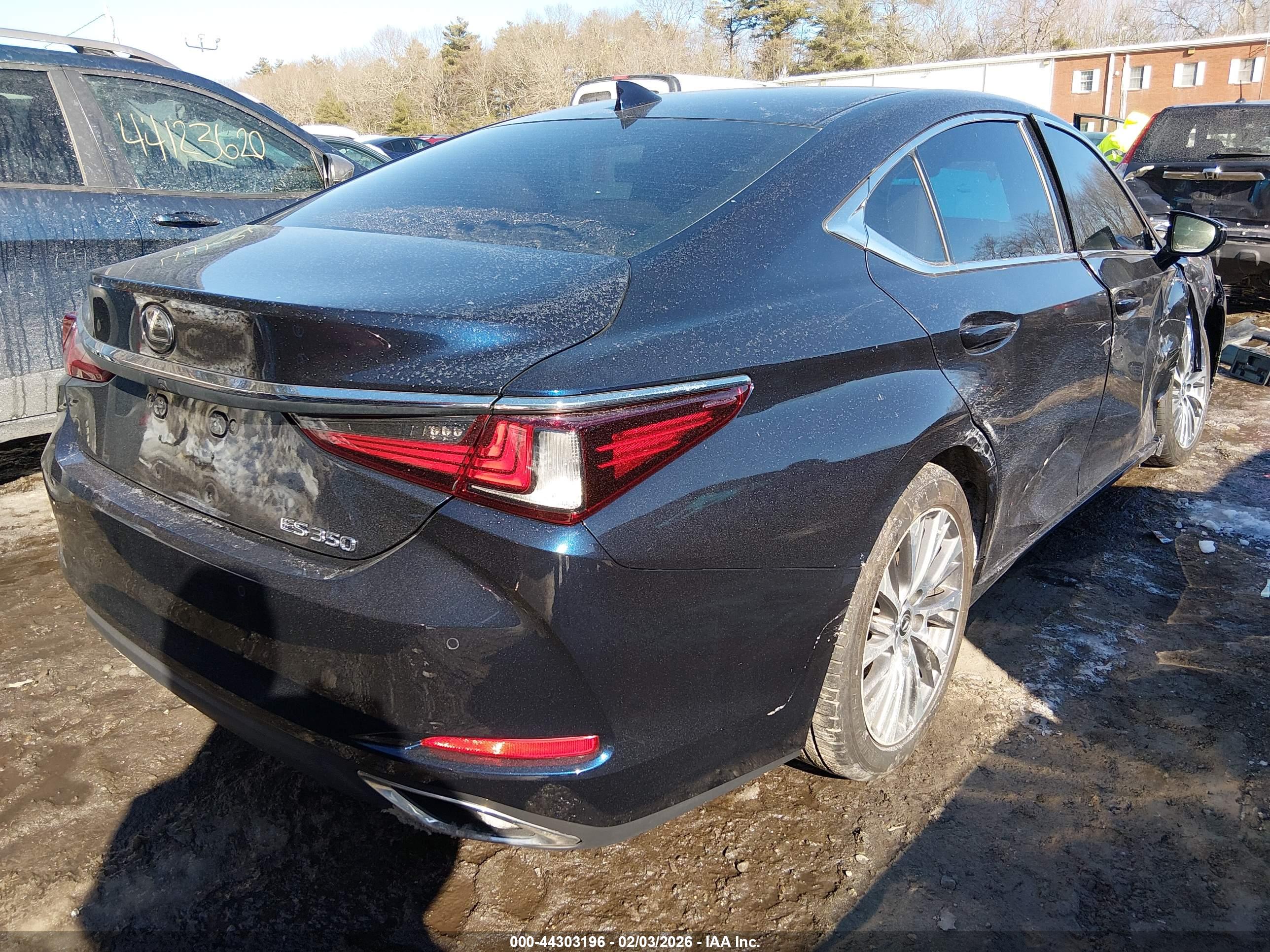 LEXUS ES image 4
