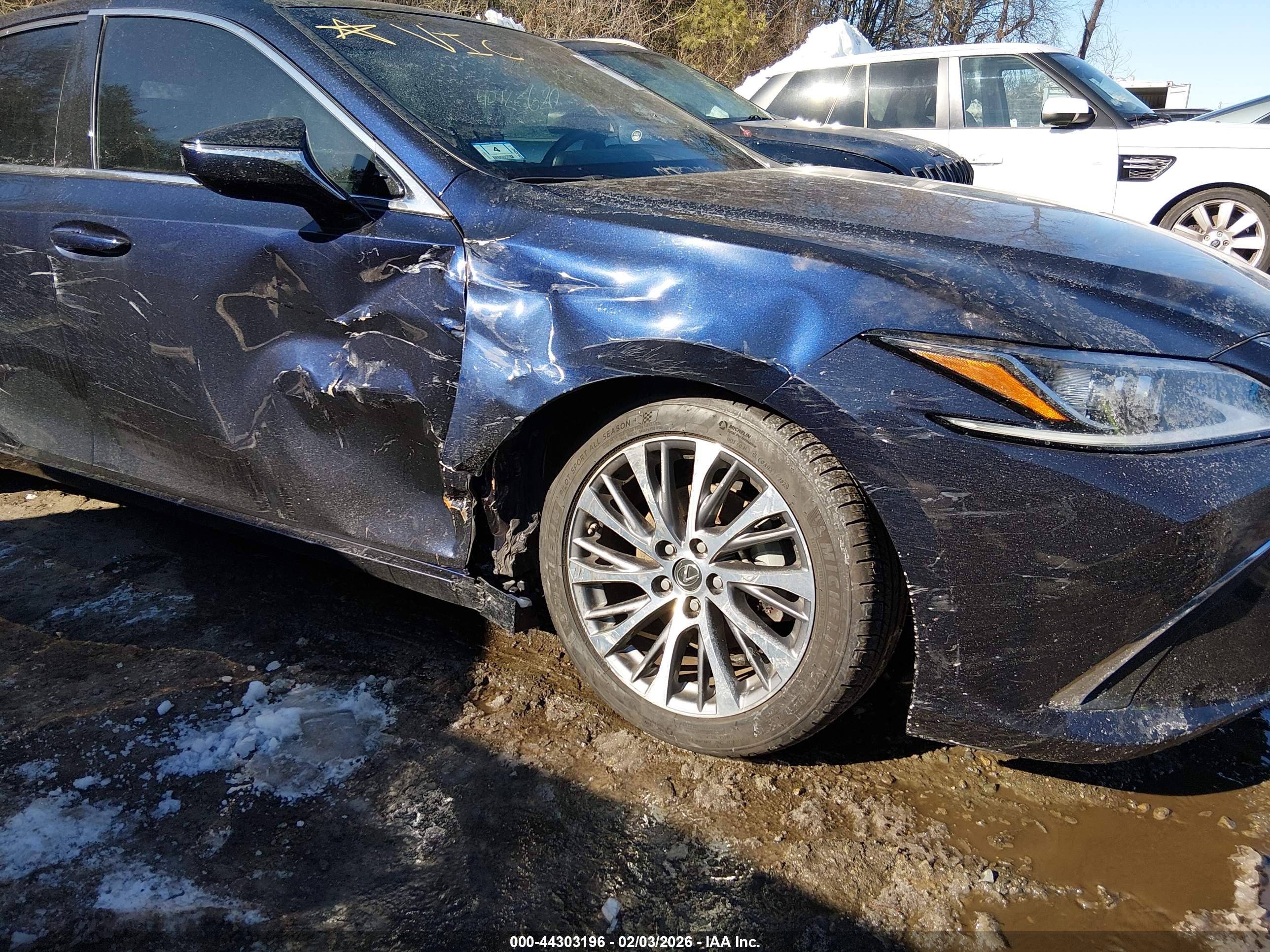 LEXUS ES image 6