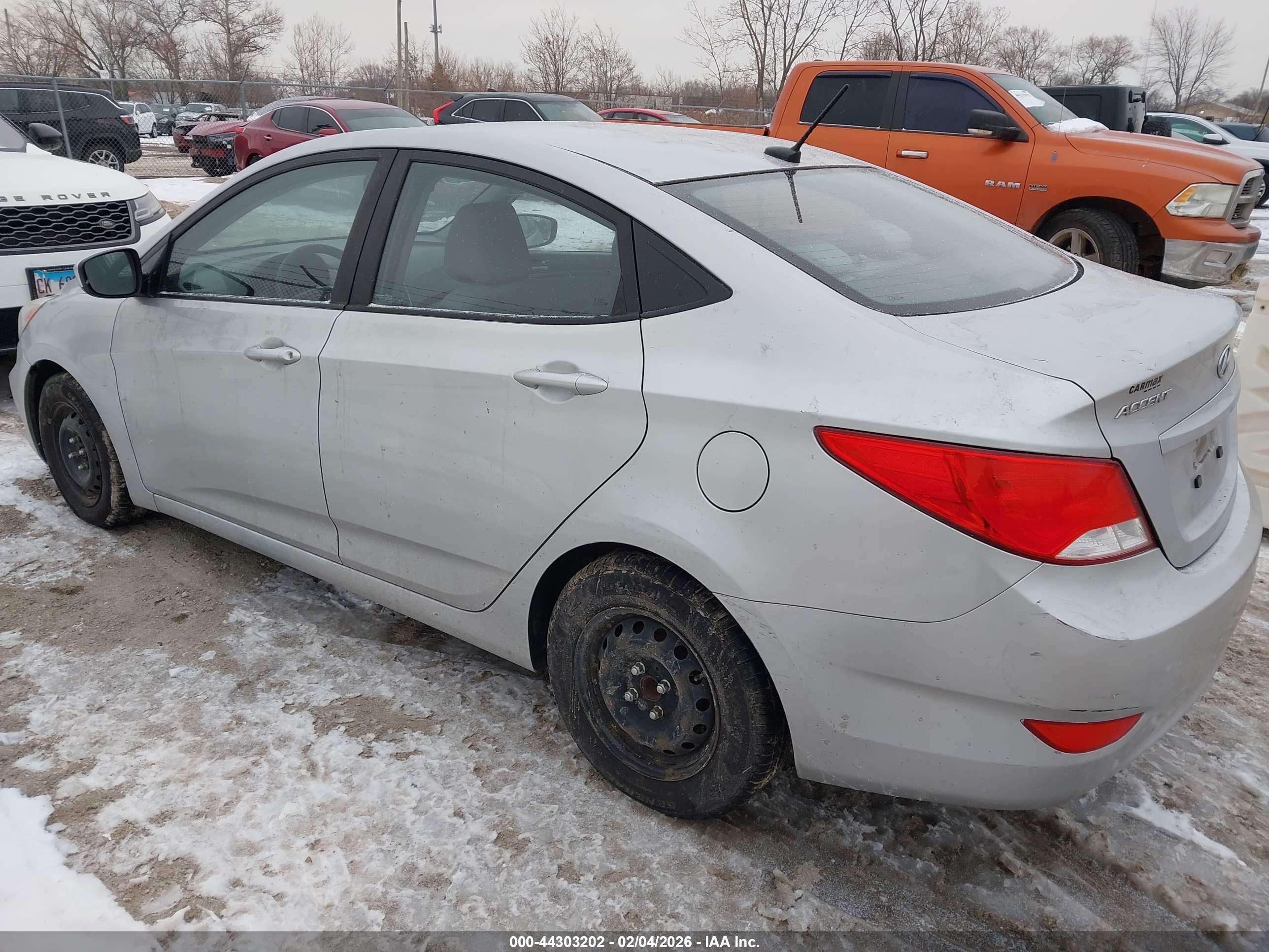 HYUNDAI ACCENT image 3