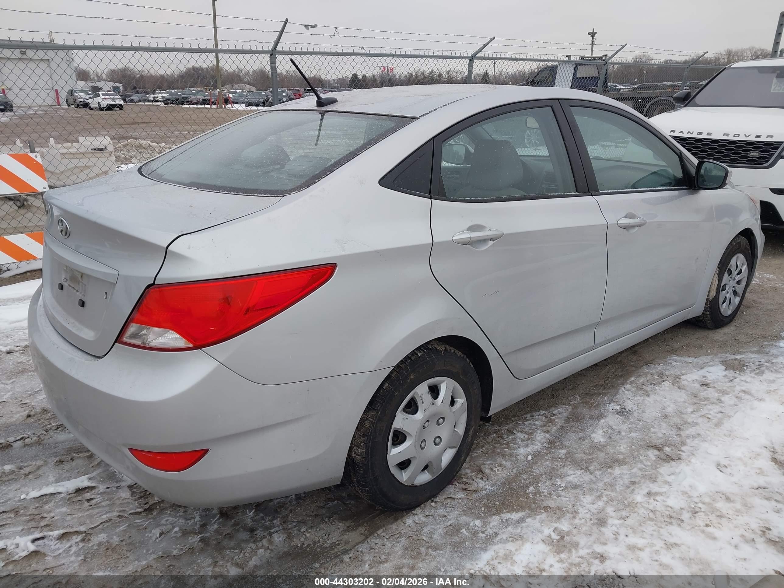 HYUNDAI ACCENT image 4