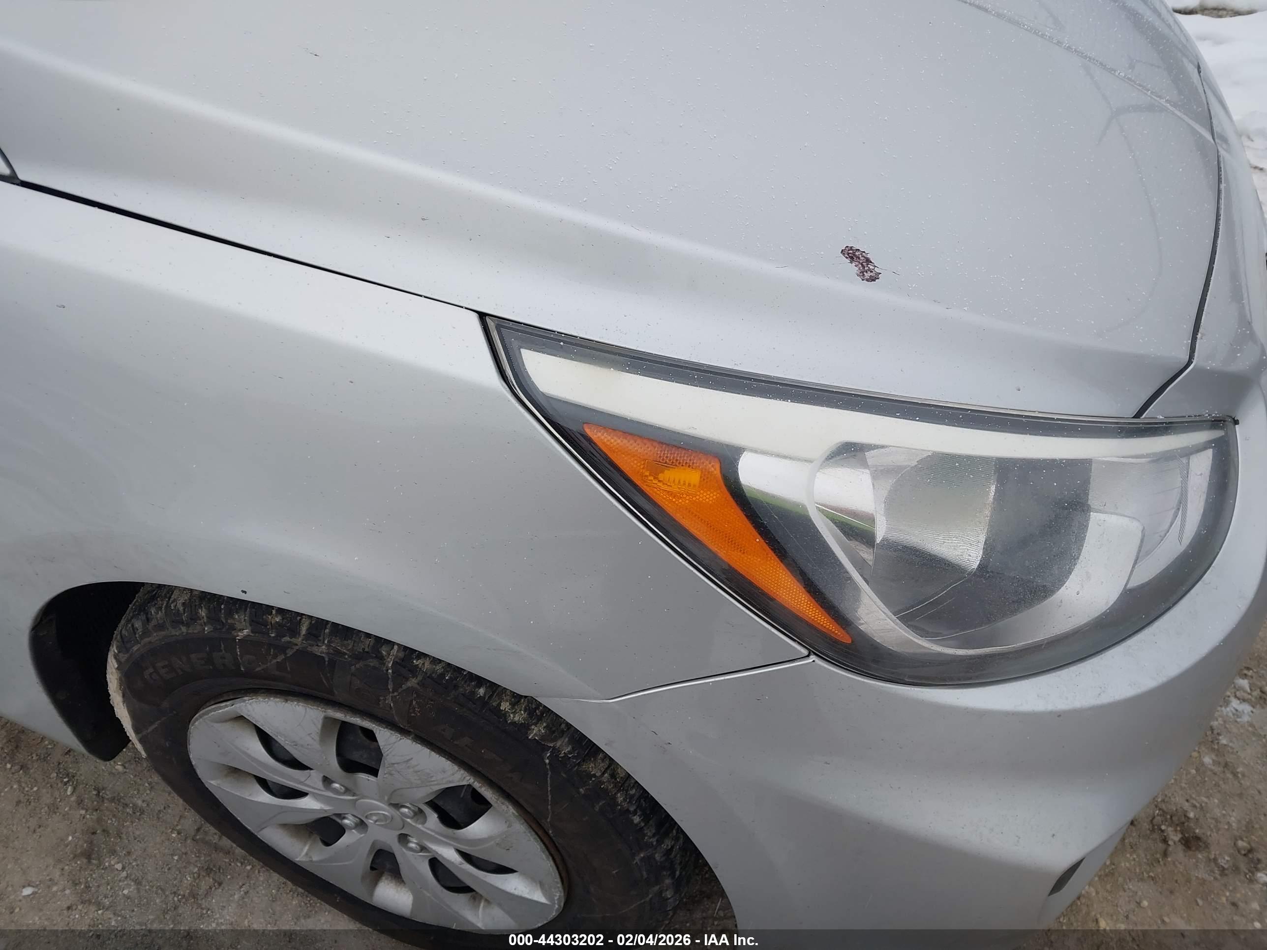 HYUNDAI ACCENT image 6