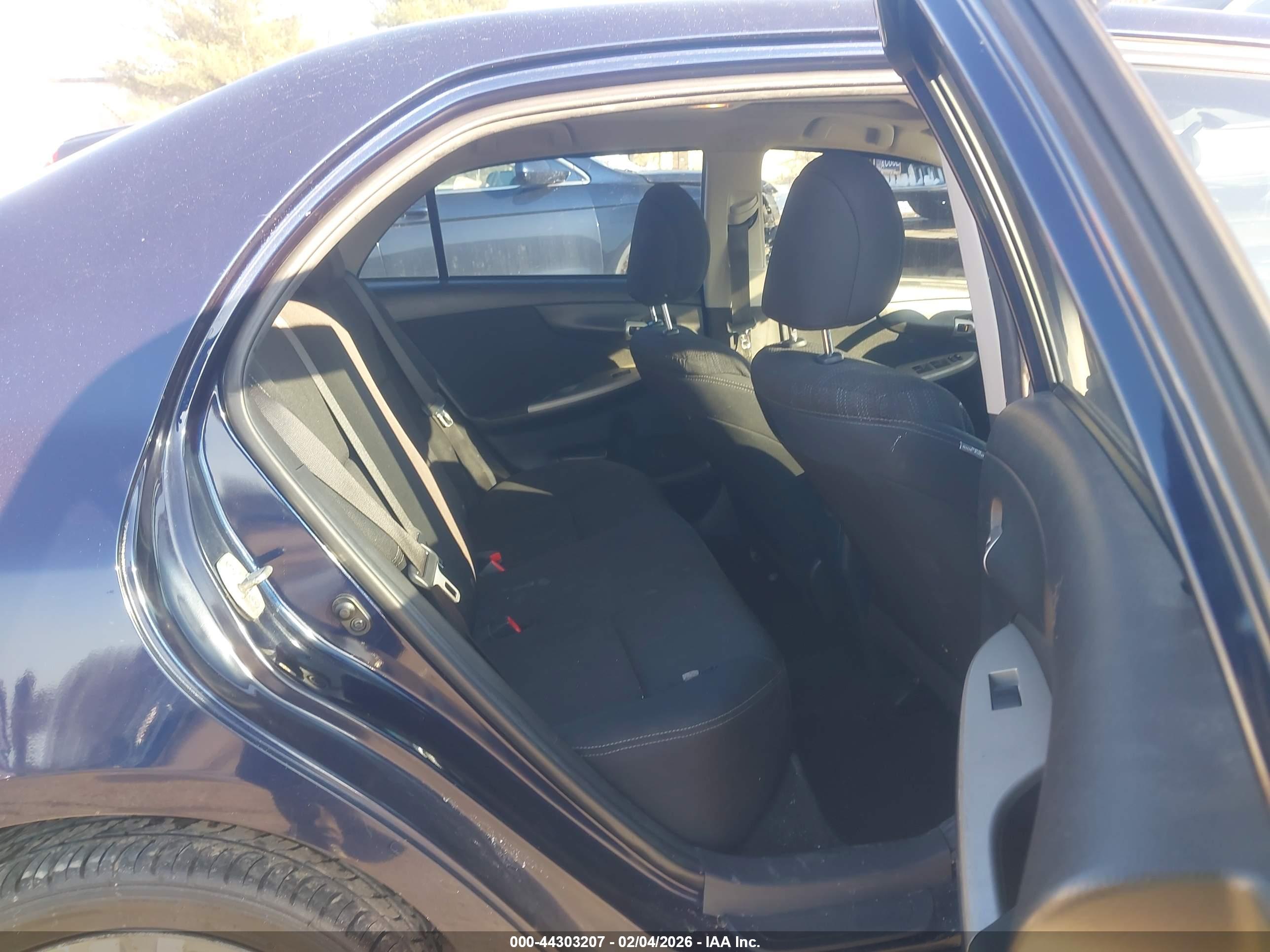 TOYOTA COROLLA image 8