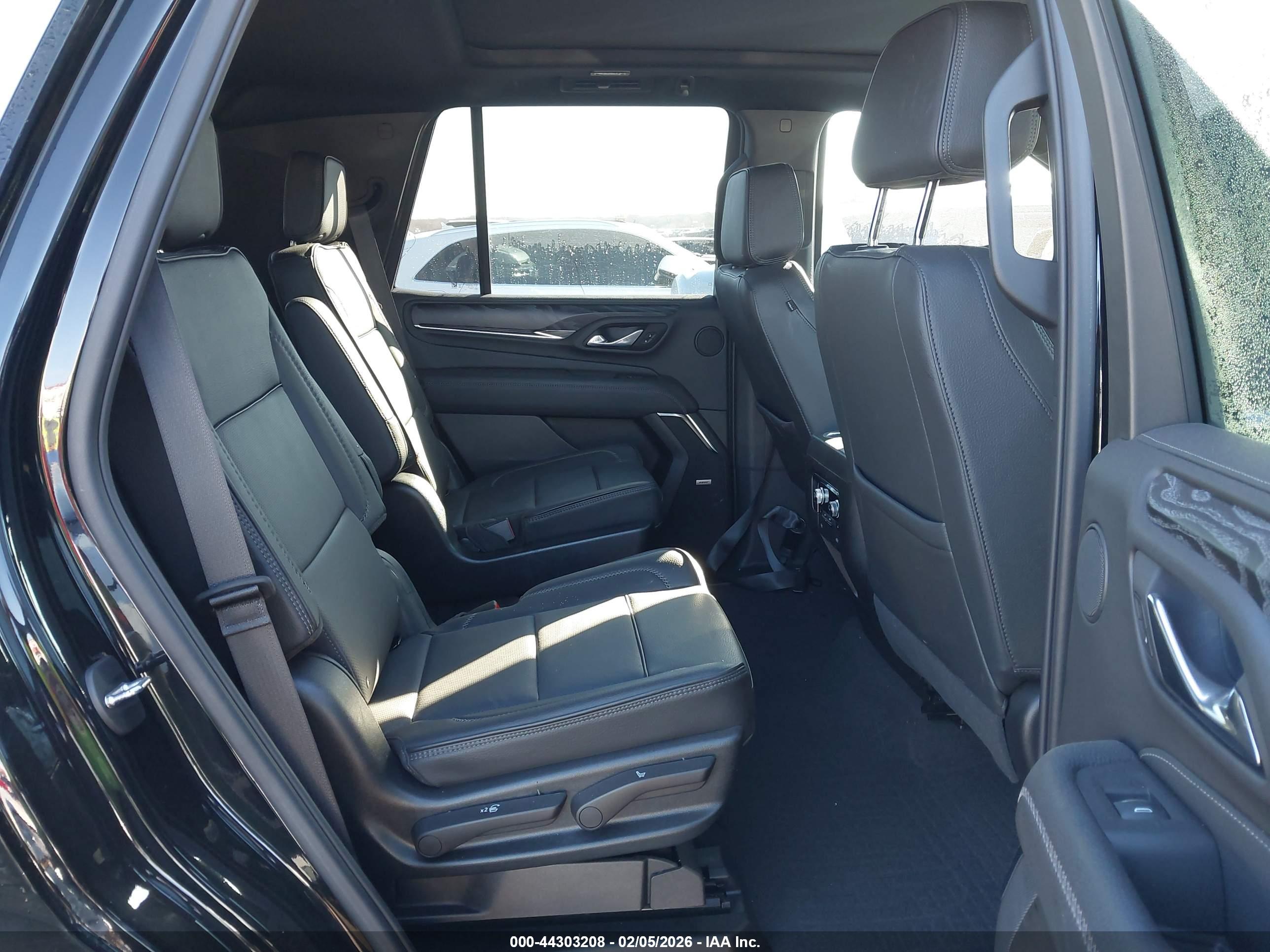GMC YUKON image 8