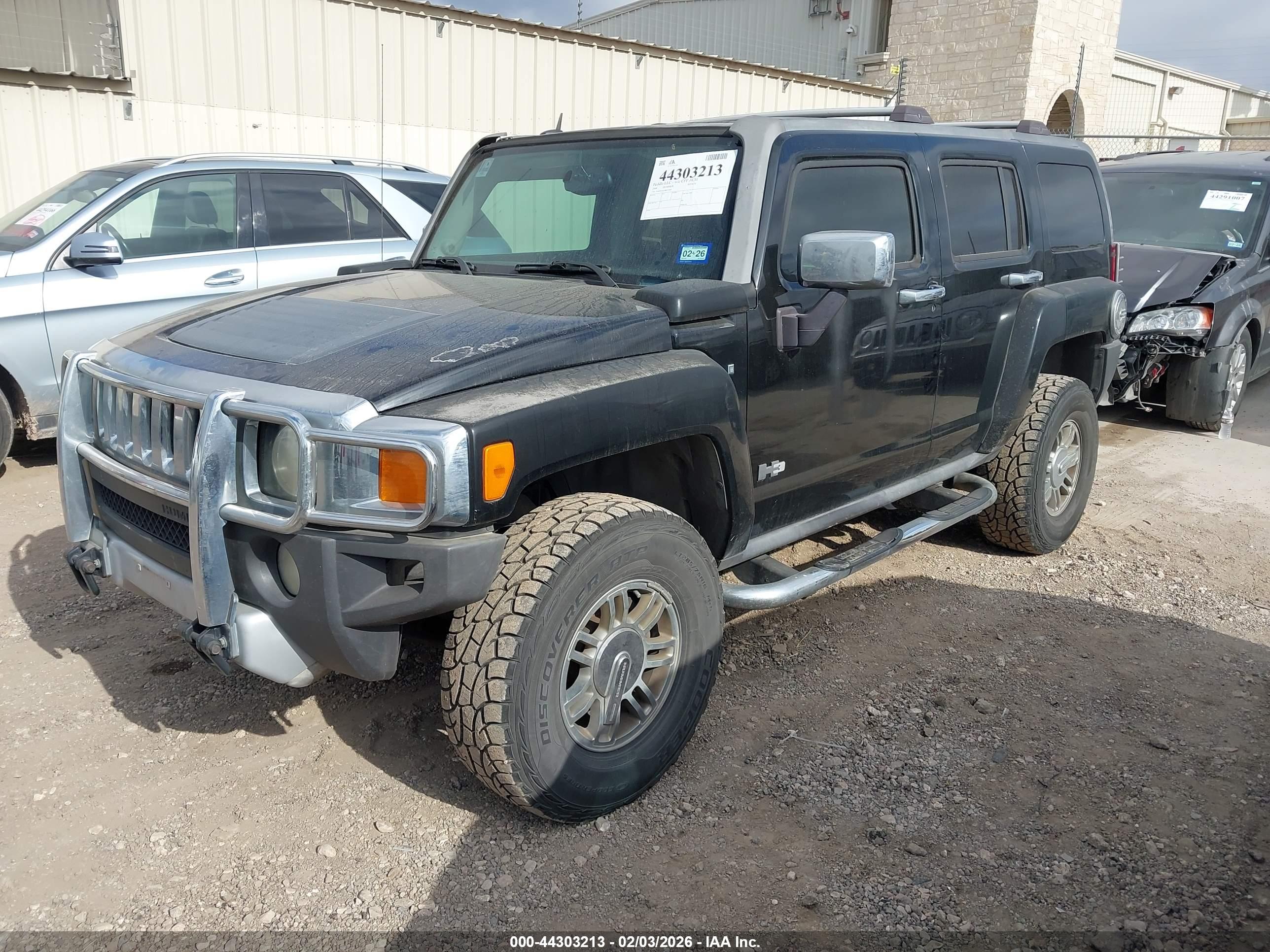 HUMMER H3 image 2