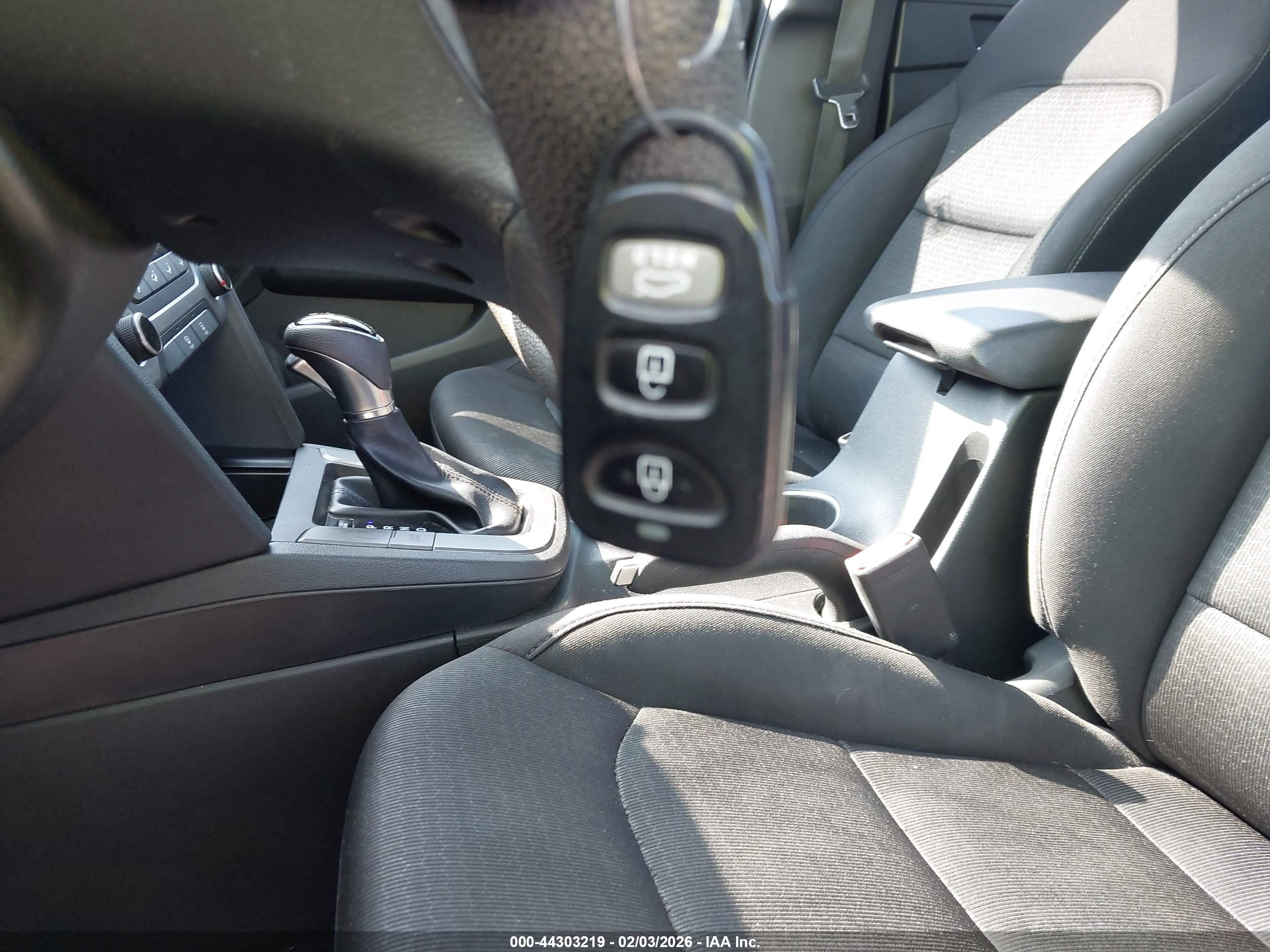 HYUNDAI ELANTRA image 11