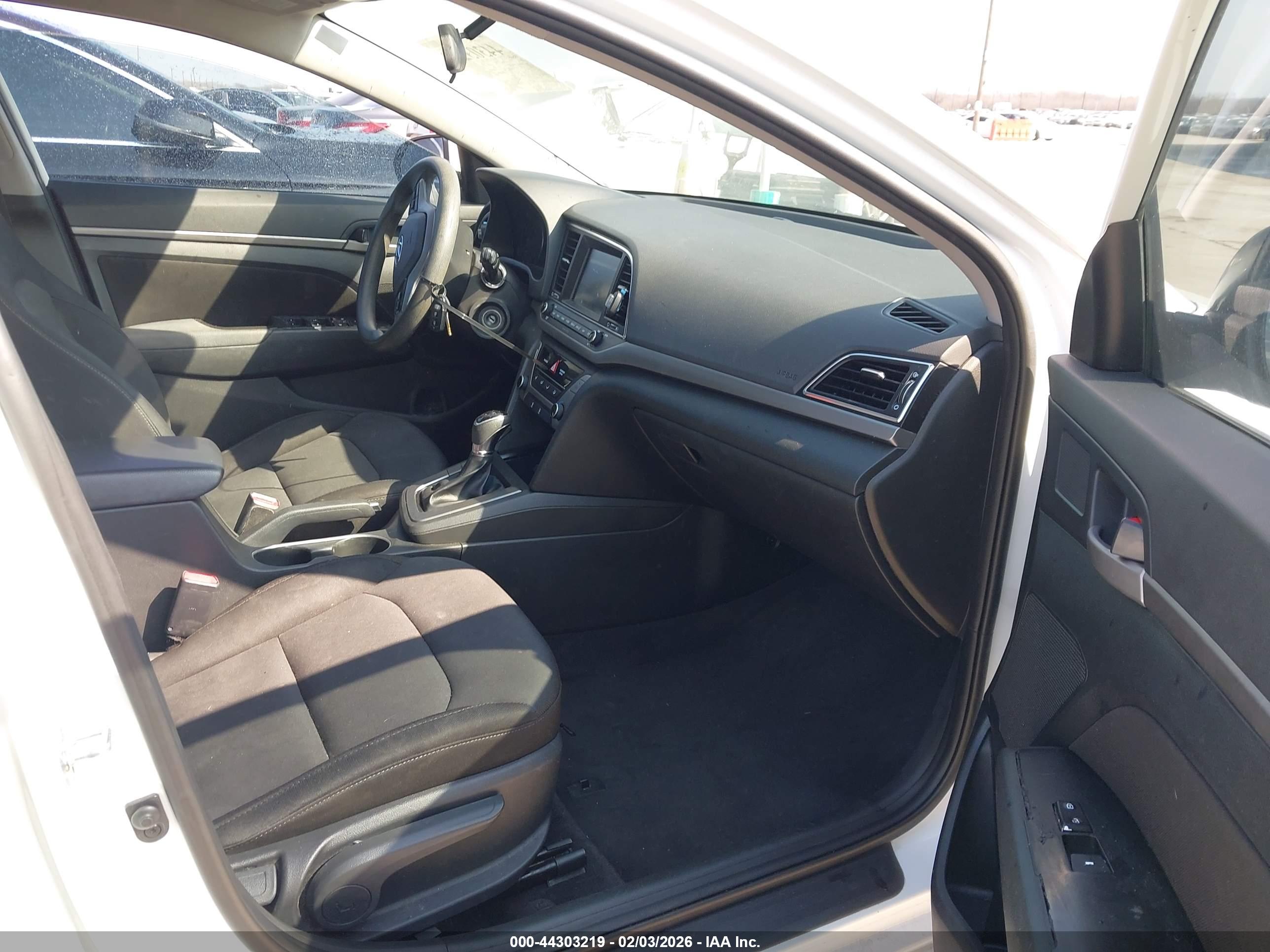 HYUNDAI ELANTRA image 5