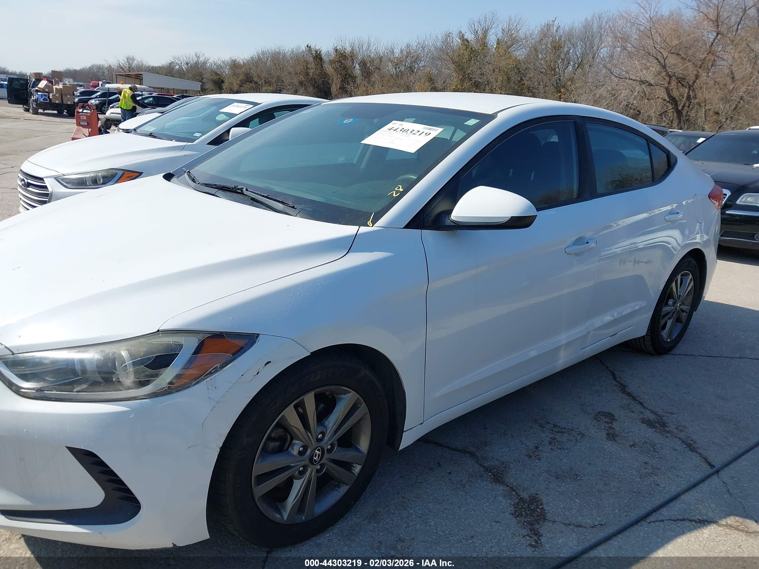 HYUNDAI ELANTRA image 6