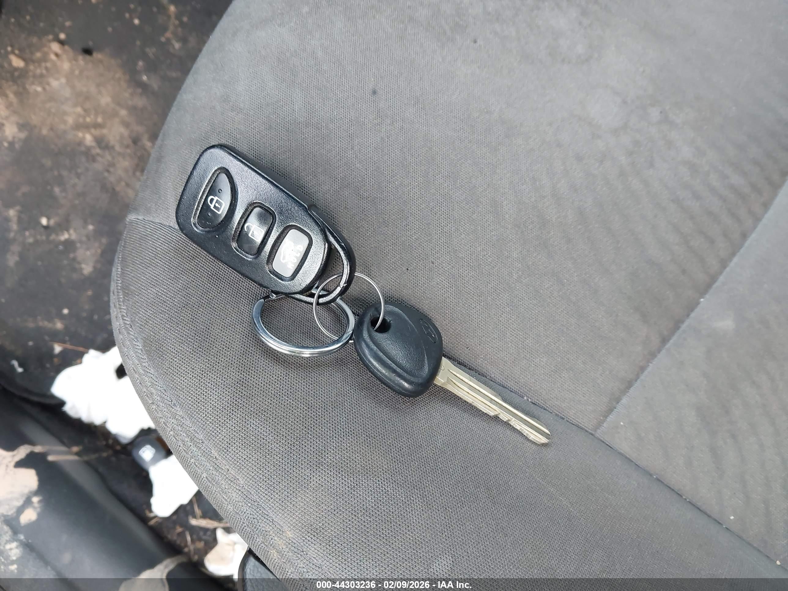 HYUNDAI ELANTRA image 11