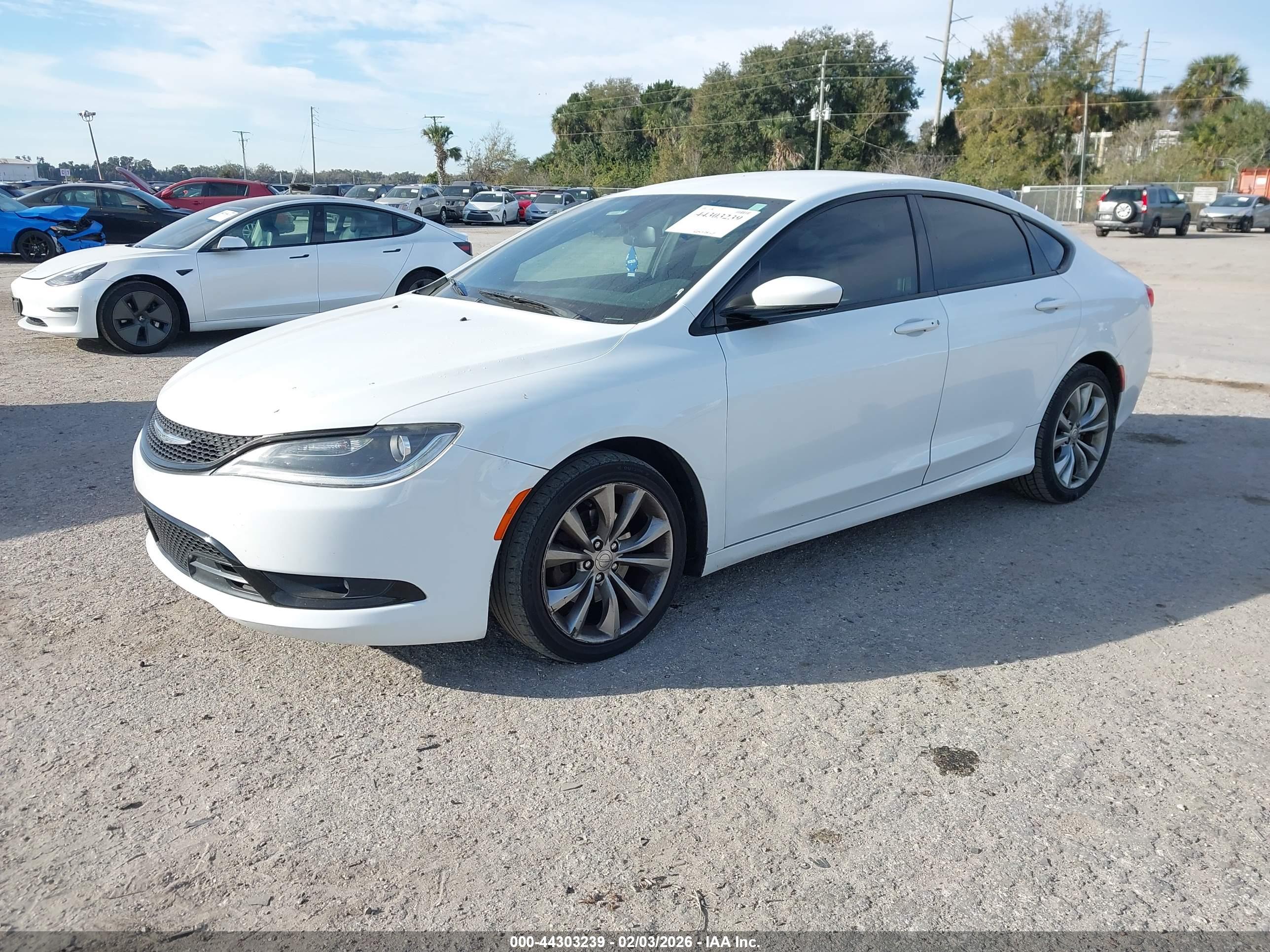 CHRYSLER 200 image 2