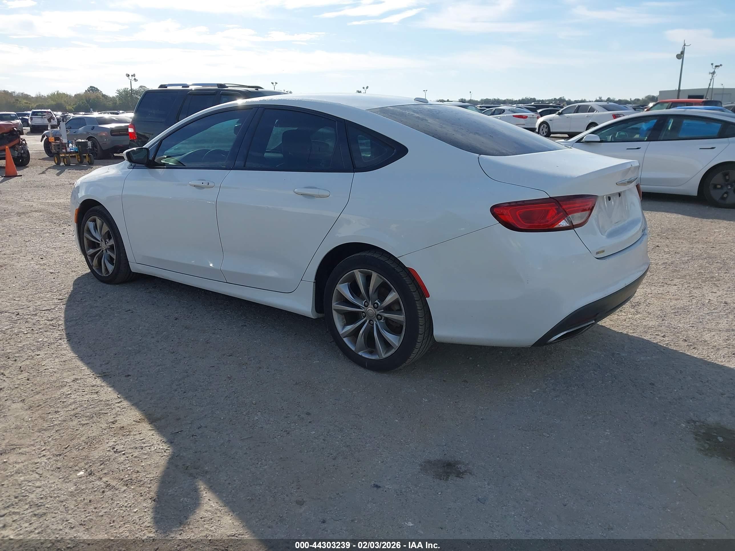 CHRYSLER 200 image 3