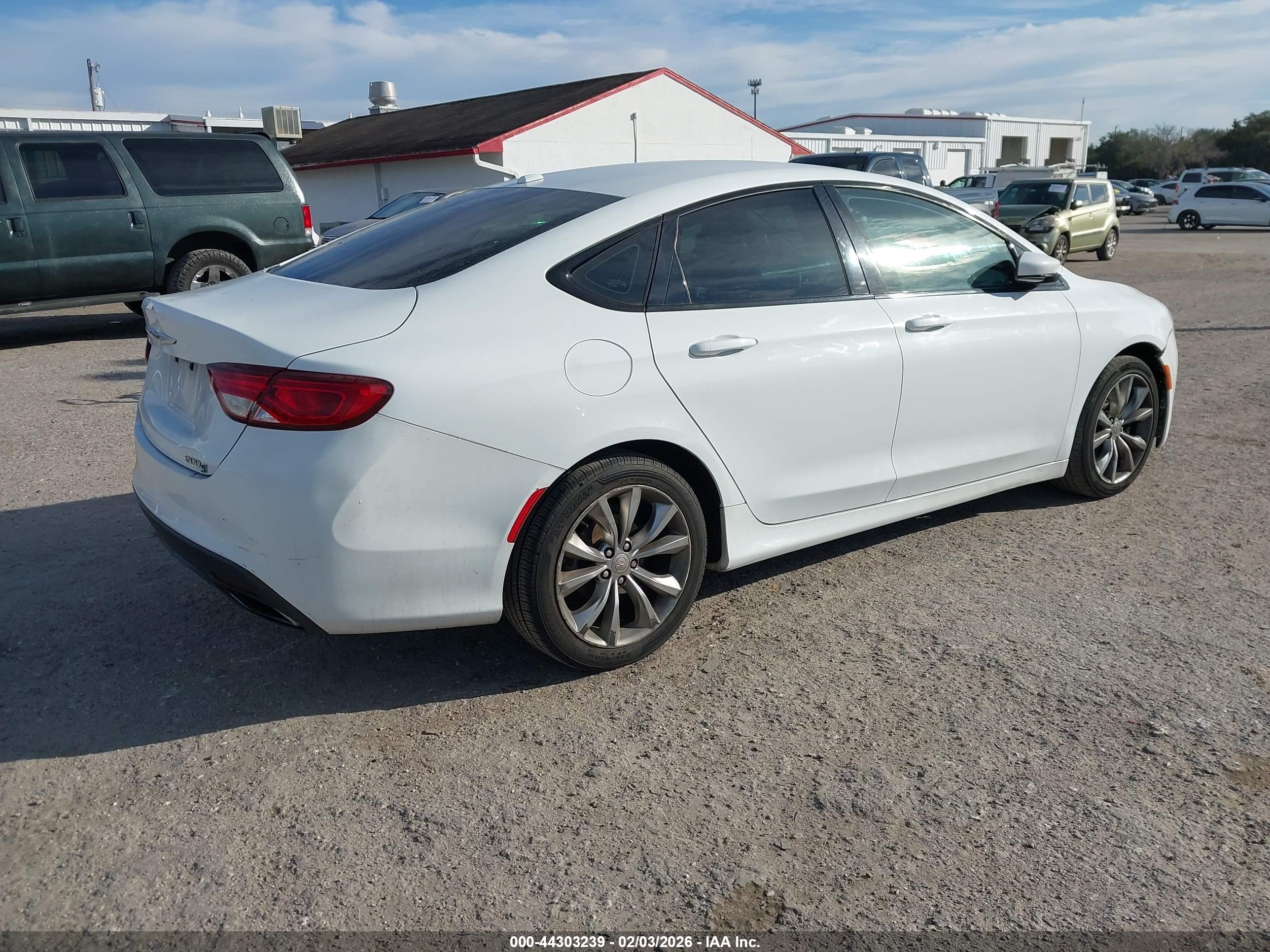 CHRYSLER 200 image 4