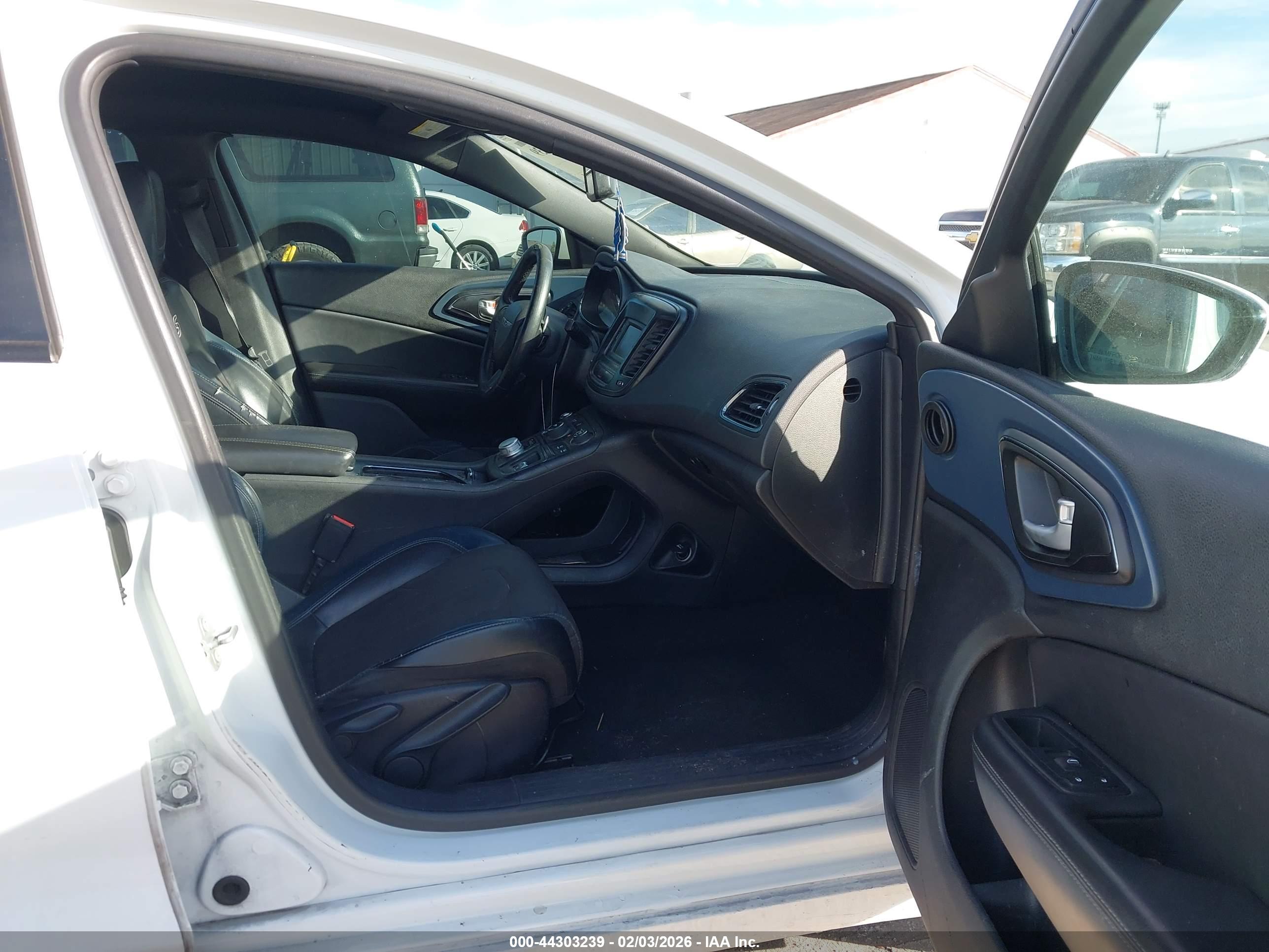 CHRYSLER 200 image 5