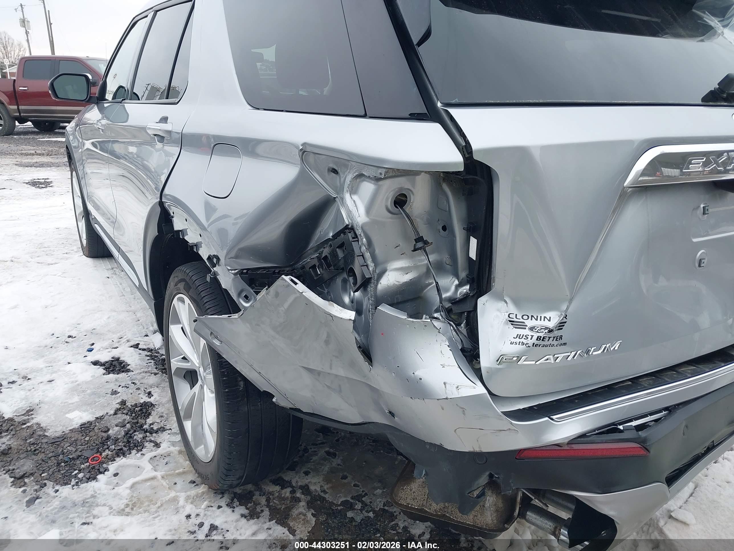 FORD EXPLORER image 6