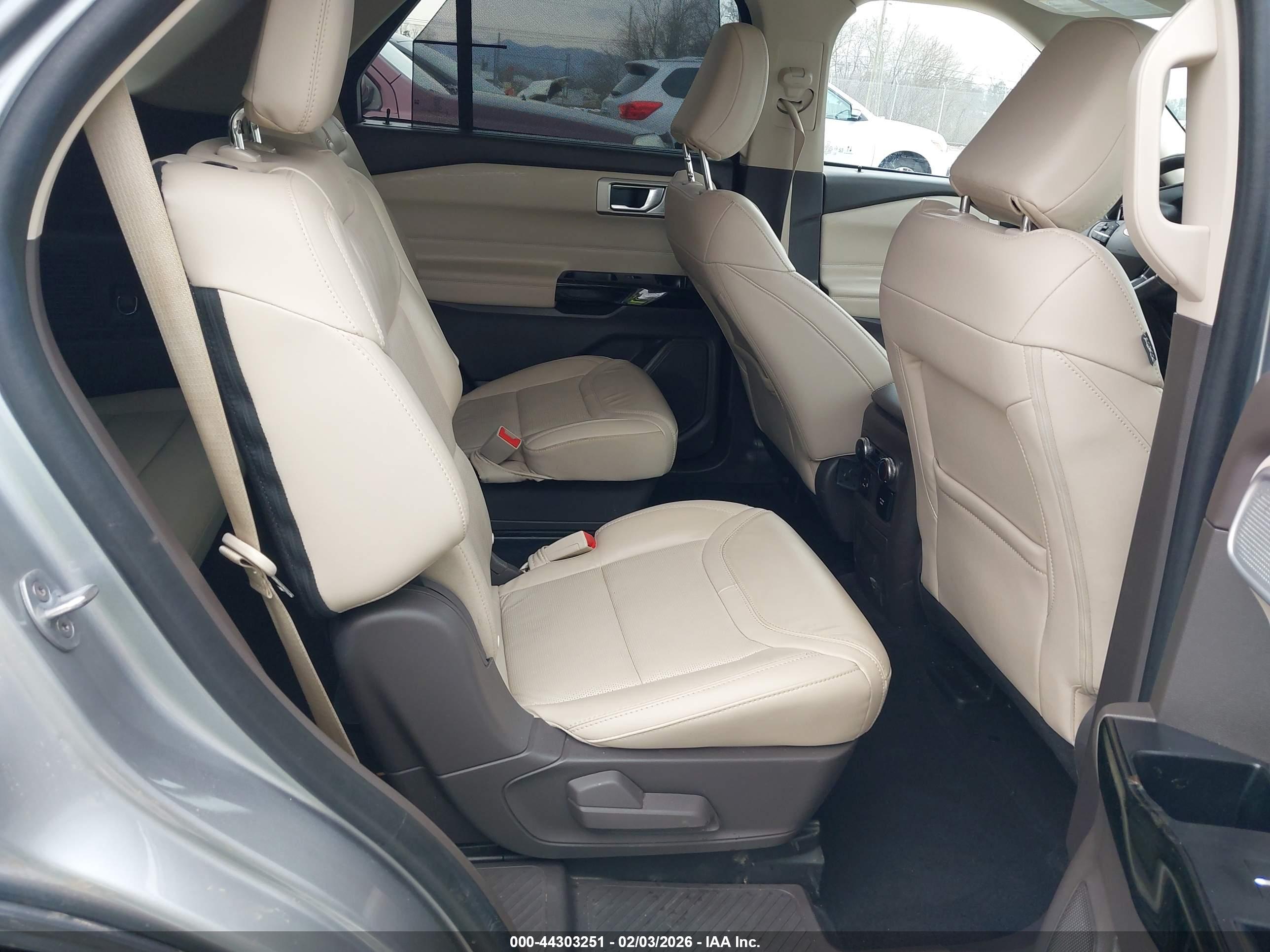 FORD EXPLORER image 8