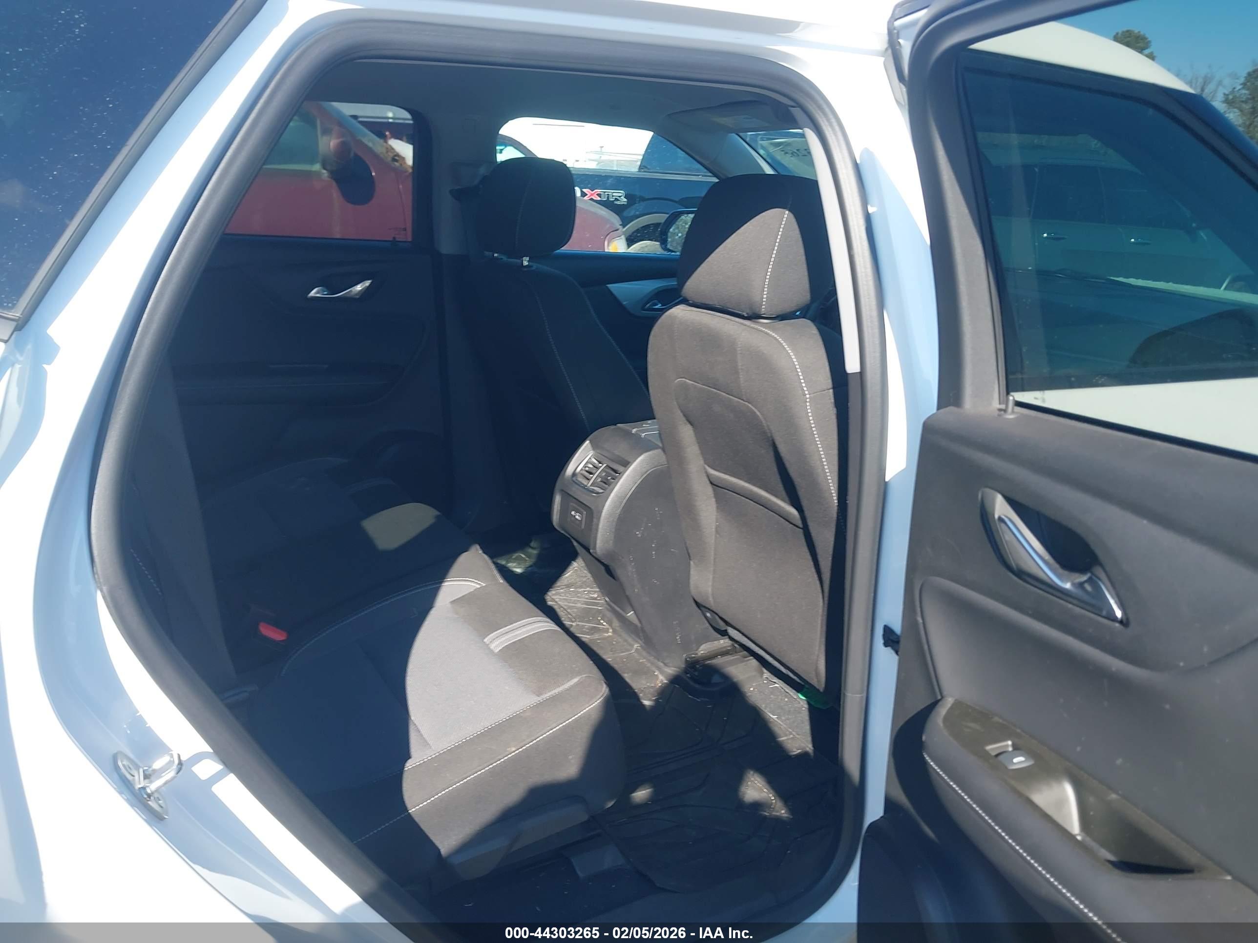 CHEVROLET BLAZER image 8